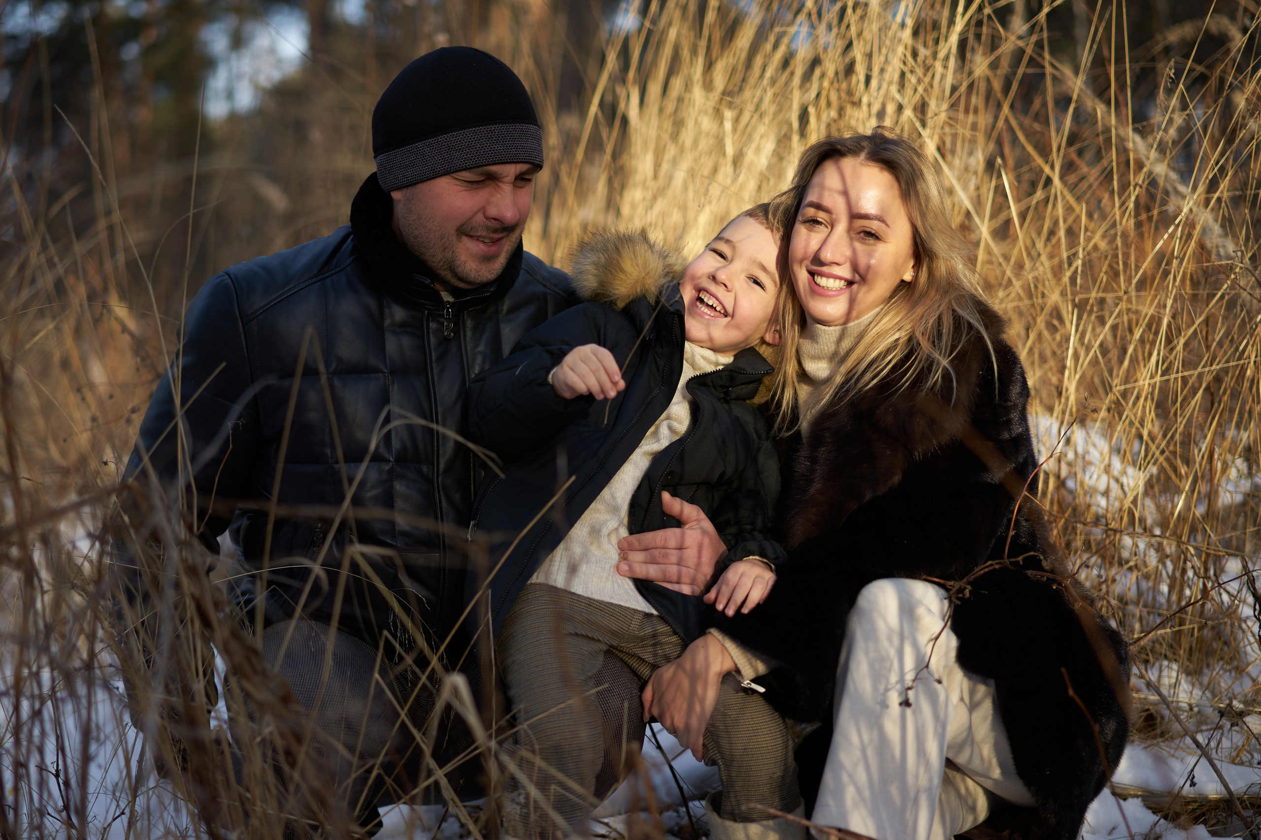 Семейная фотосессия зимой в лесу. Фотограф Екатеринбург Кокшарова Александра