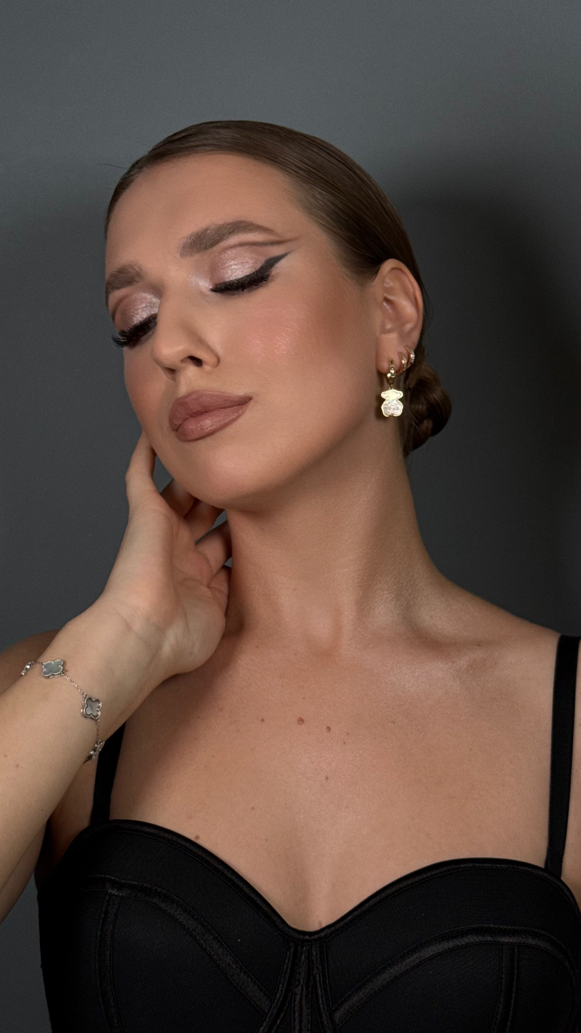 Образы. Студия визажистов, стилистов по прическам, бровистов и мастеров по ресницам