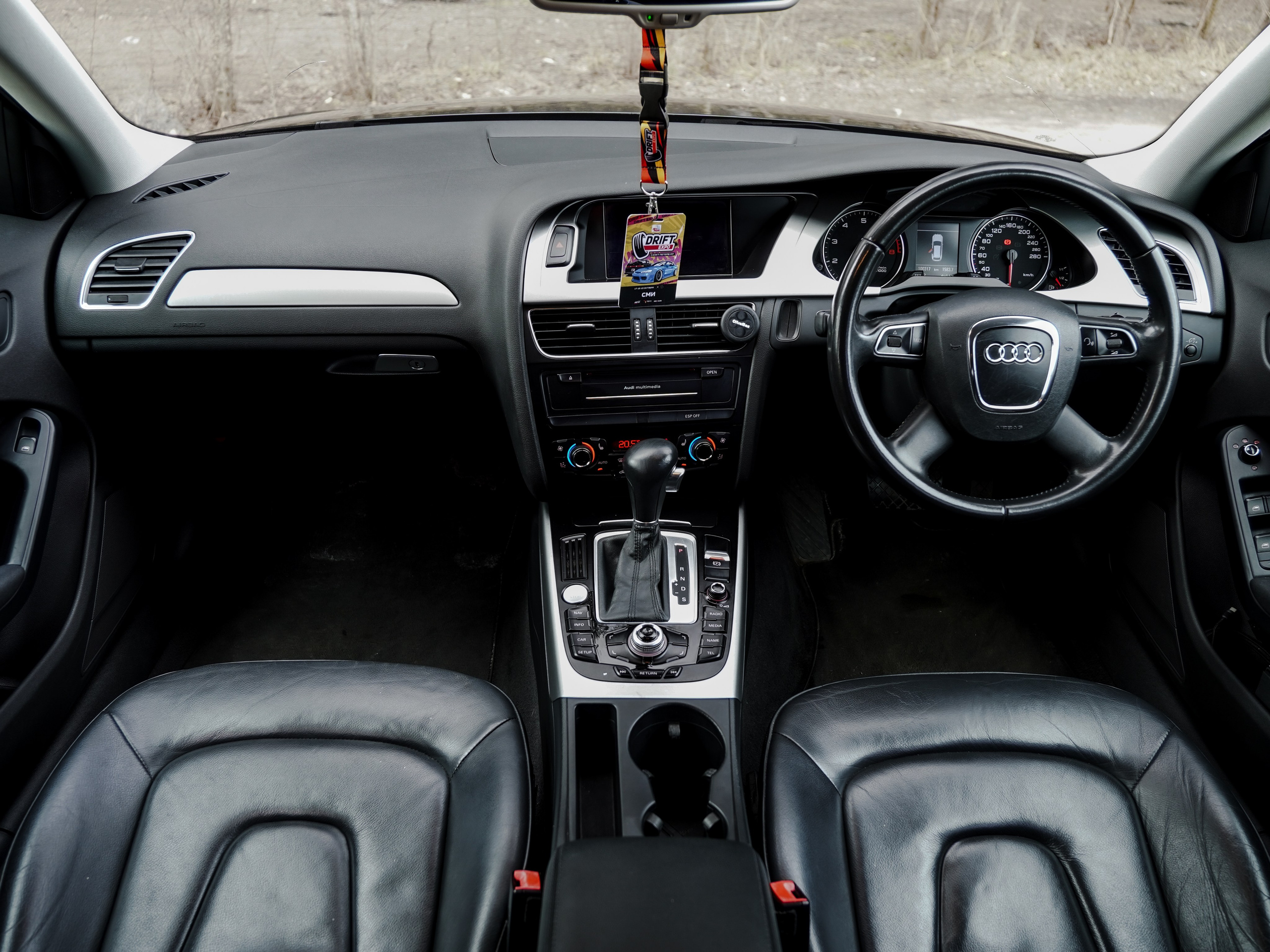 AUDI A4 B8 AVANT. Opasnophoto