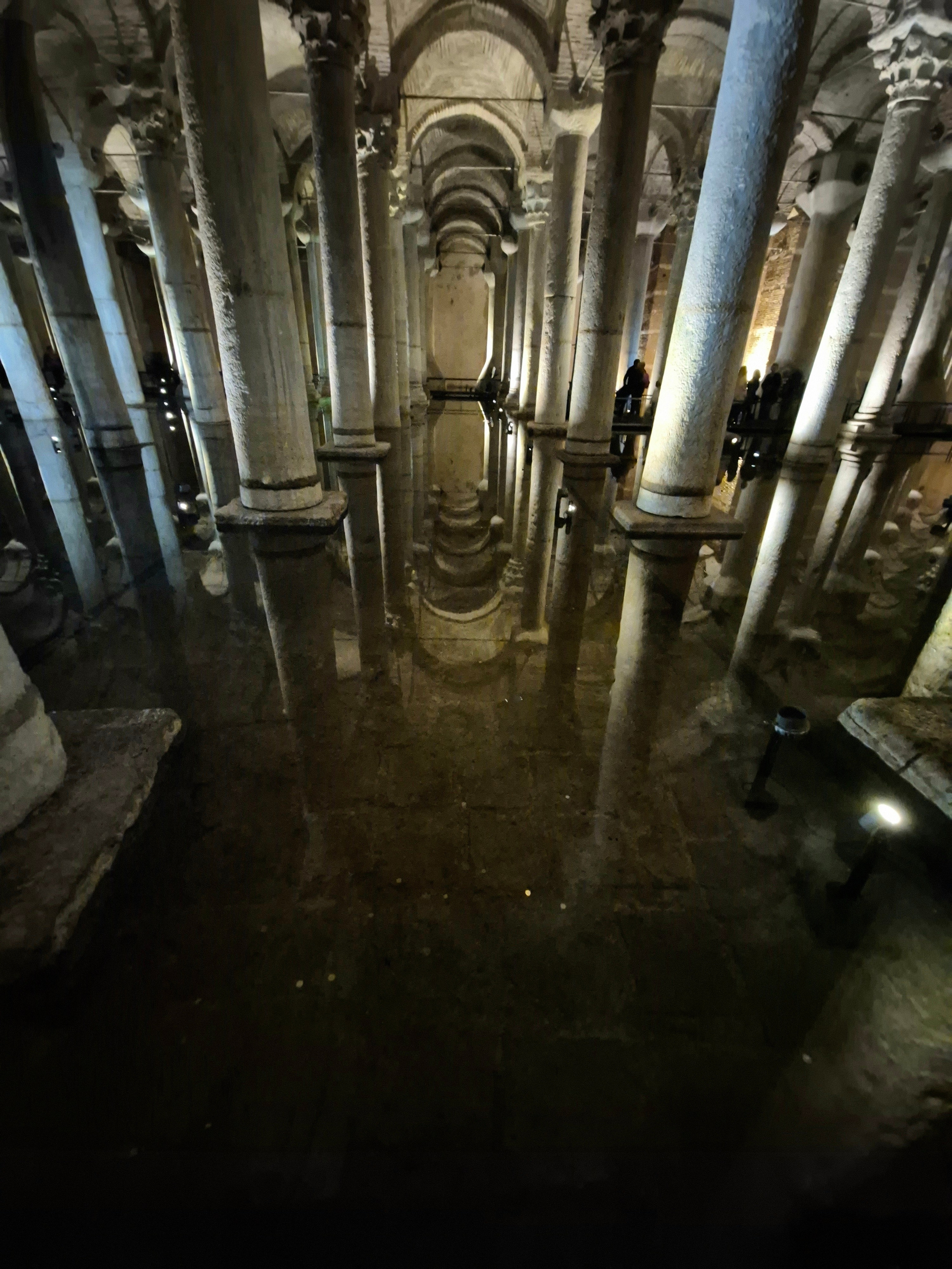 Первая точка - Базилика Цистерна. Плюсы ноября не только в погоде - не туристический сезон, туристы есть, но не толпы