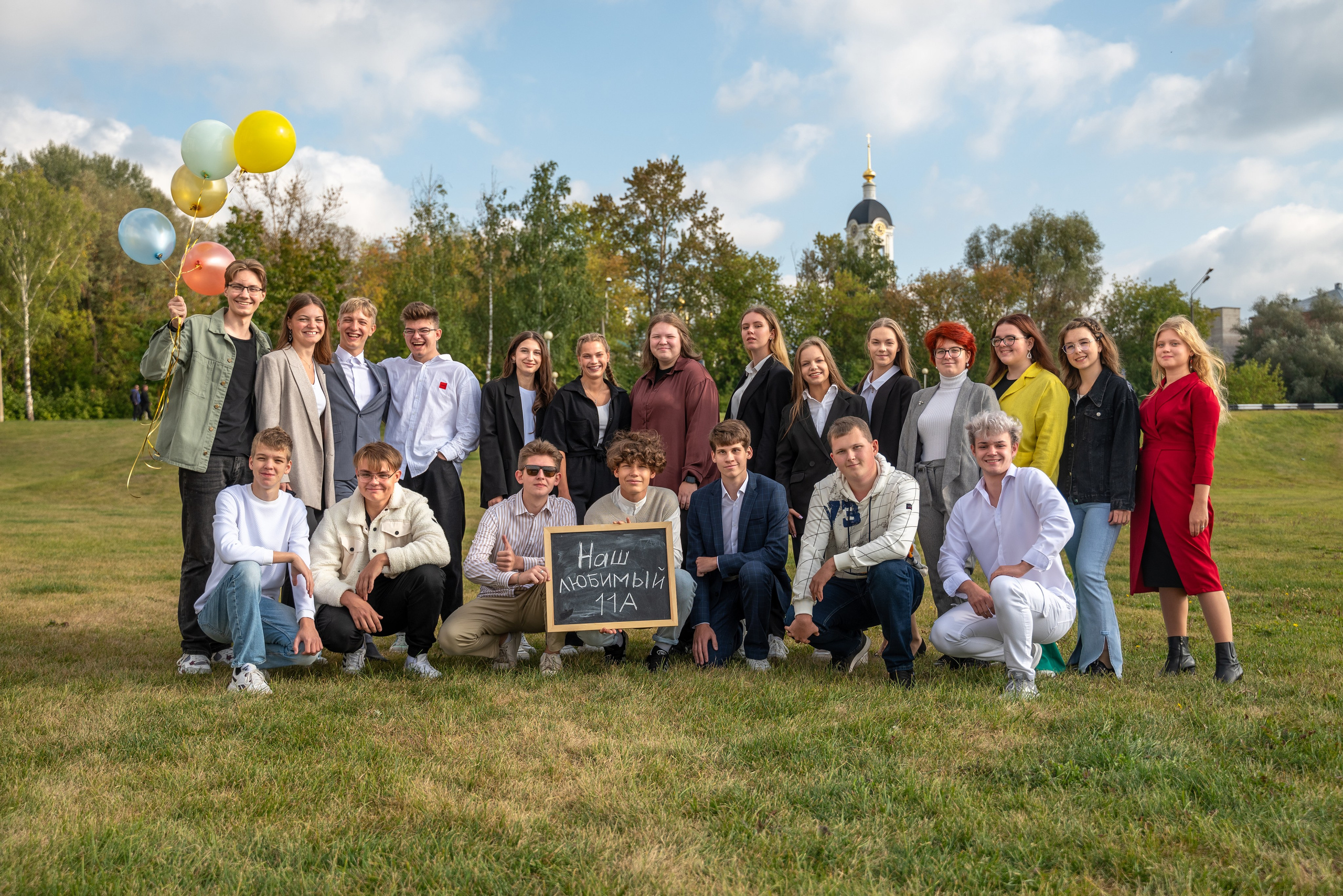 Осенние фотосессии классов в городе для ваших выпускных альбомов. Выпускные альбомы в городе Саров