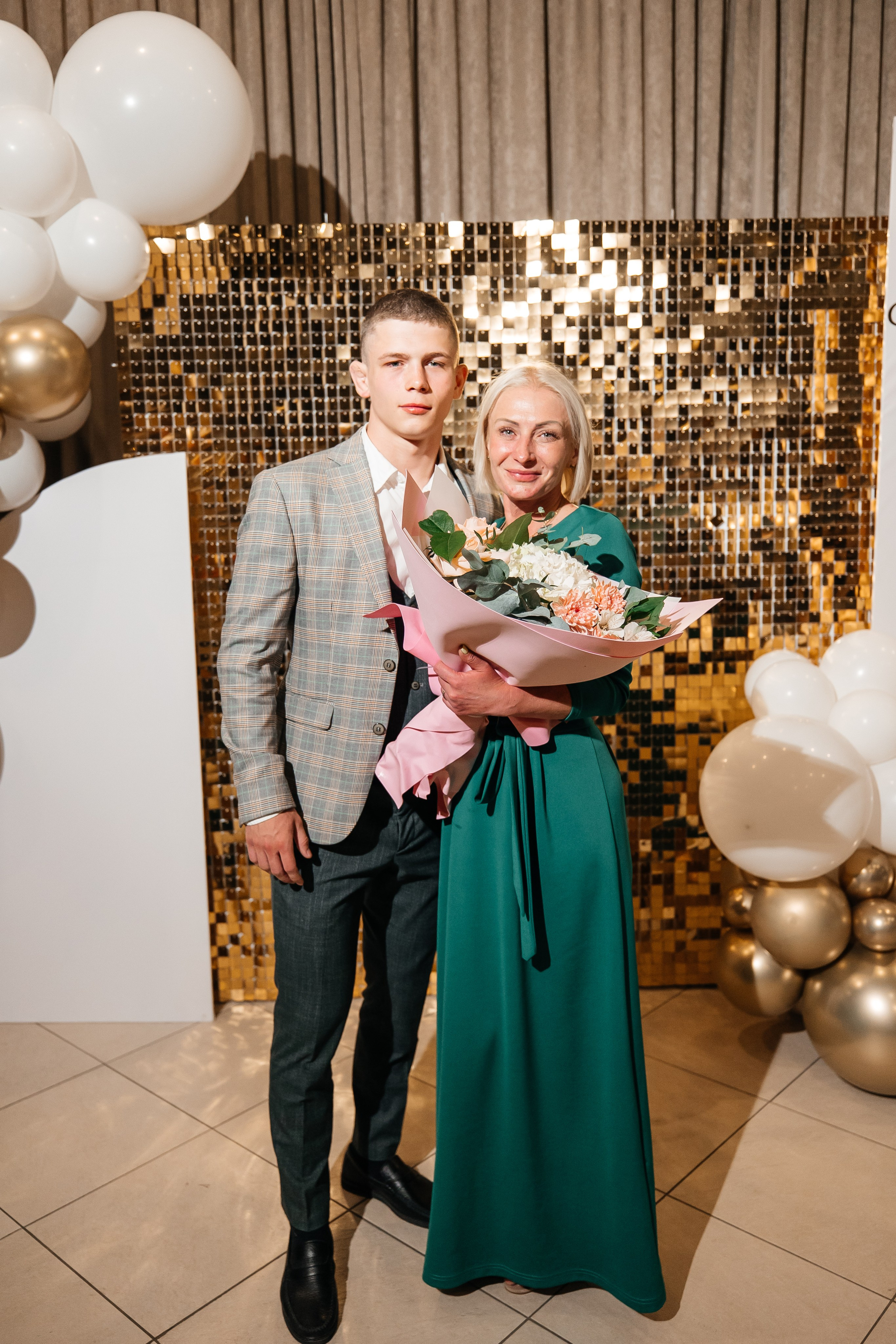 2023-06-23 Выпускной МБОУ СОШ № 10. Фотограф в Красноярске