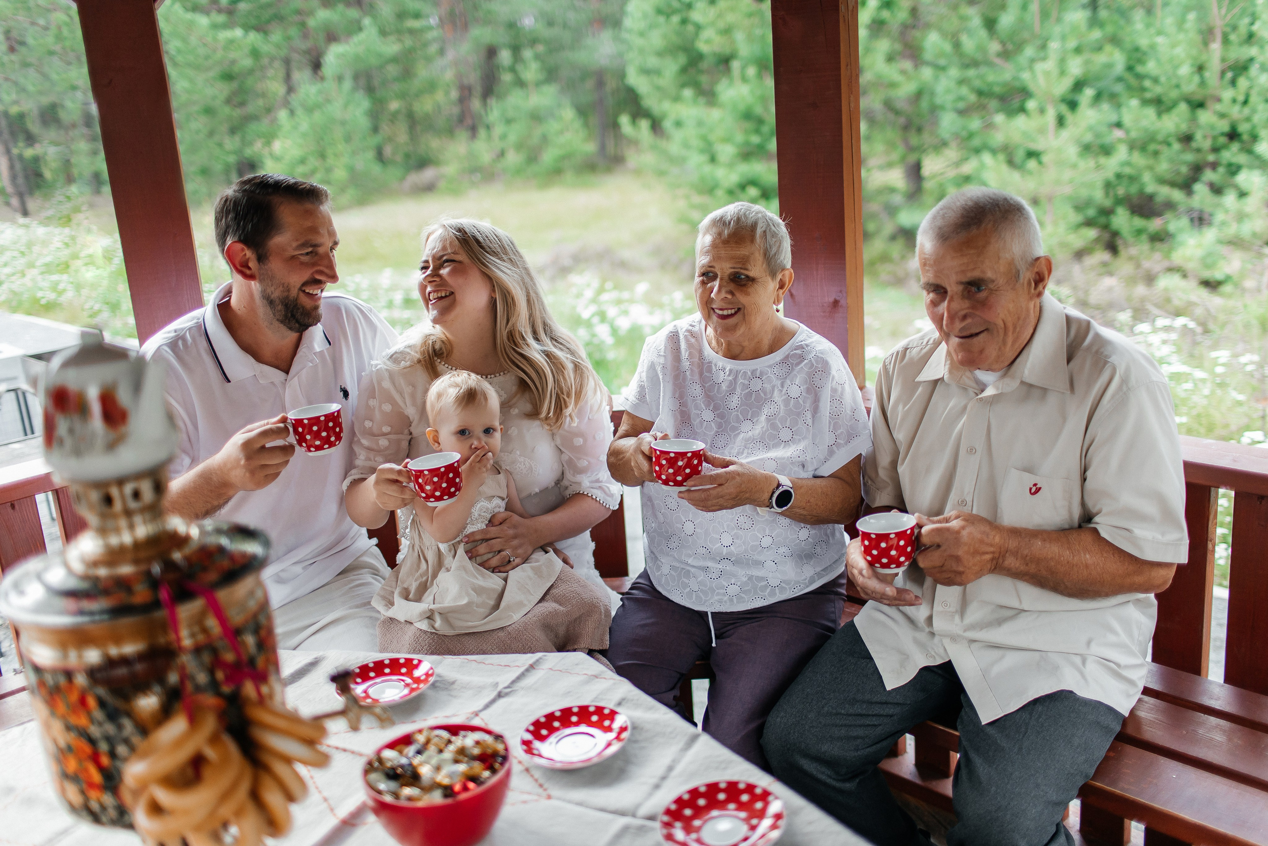 Кристиан, Катарина, Амилия, Галина и Иван. Фотограф Лодейное Поле Екатерина Герасимова в Санкт-Петербурге и Лен. области