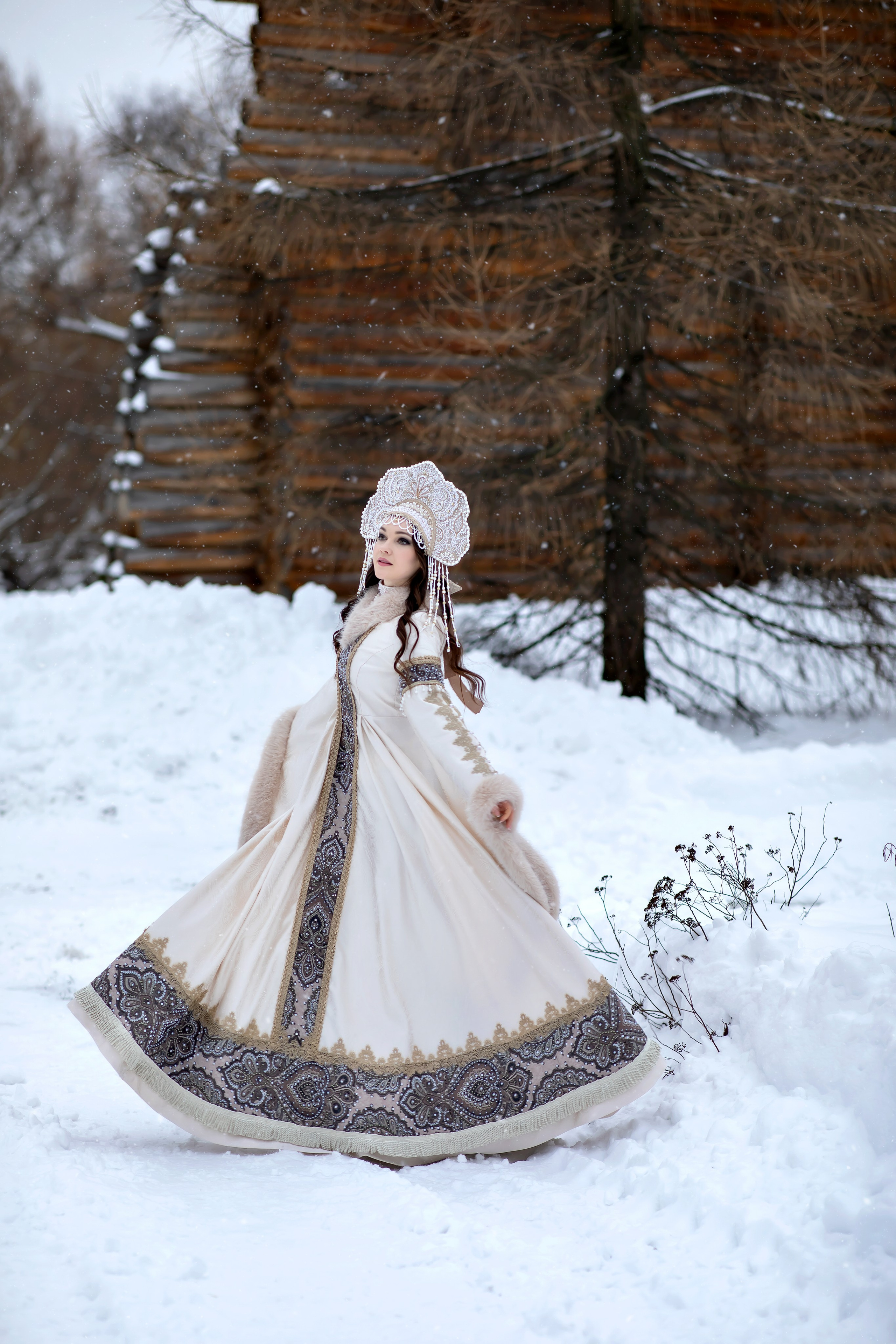 A2. Дизайнер костюмов и украшений, фотограф