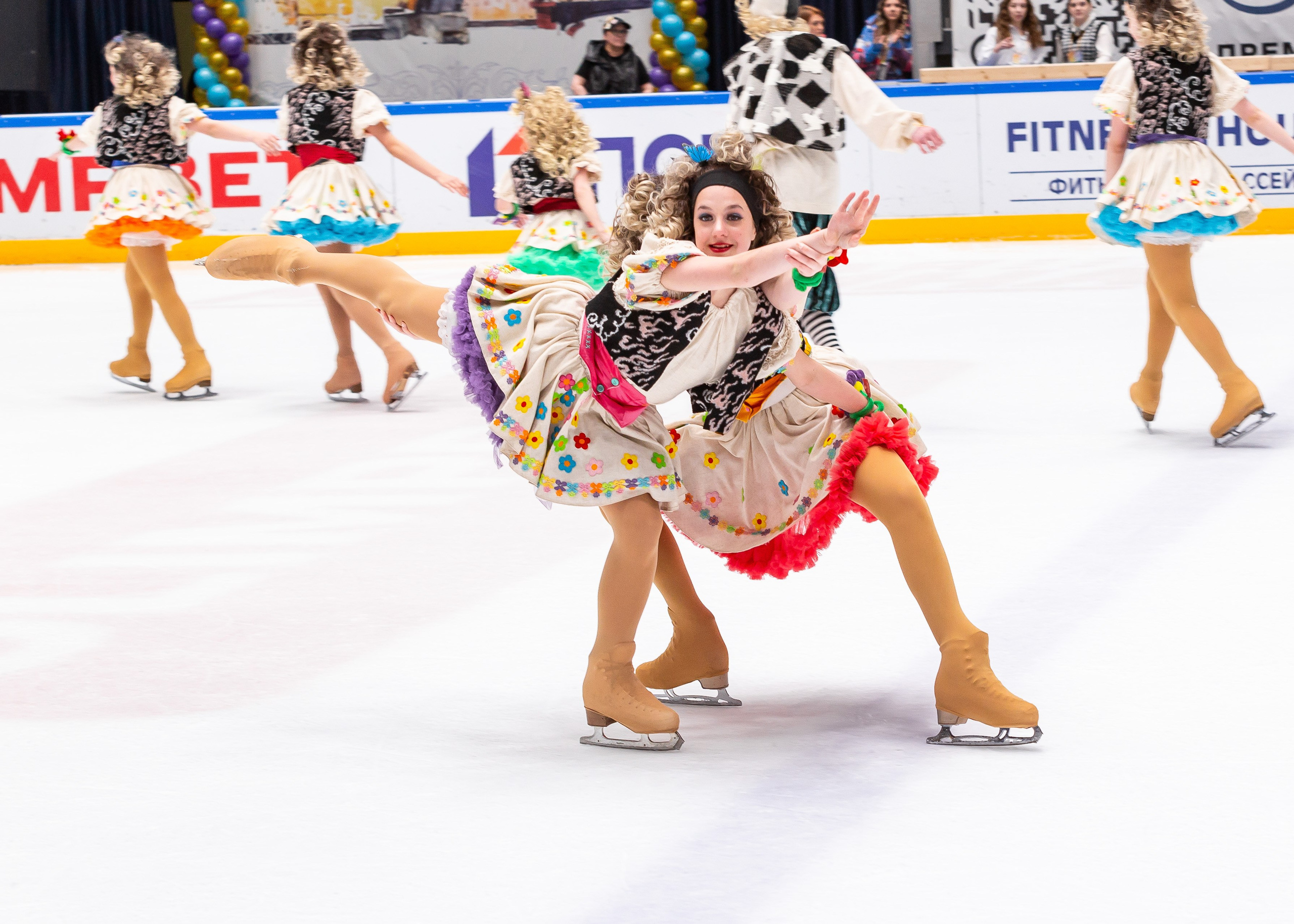VII Ежегодный фестиваль массовых танцев на льду и фигурного катания «Петровский лёд» Санкт-Петербург 2024. Репортажный фотограф в Москве