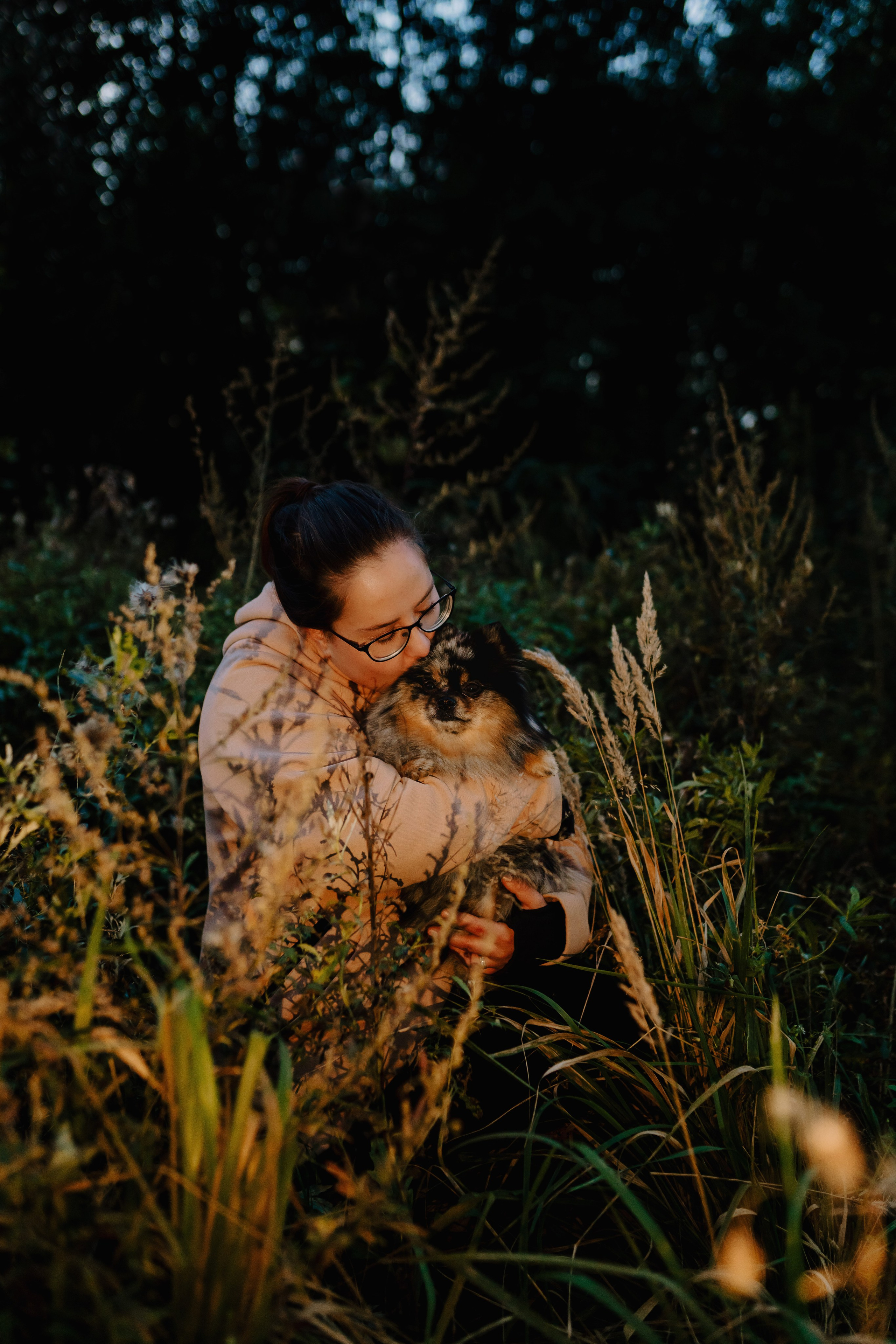 Семейная фотосессия с двумя собаками на закате. Фотограф анималист в Спб недорого Олеся Майорова