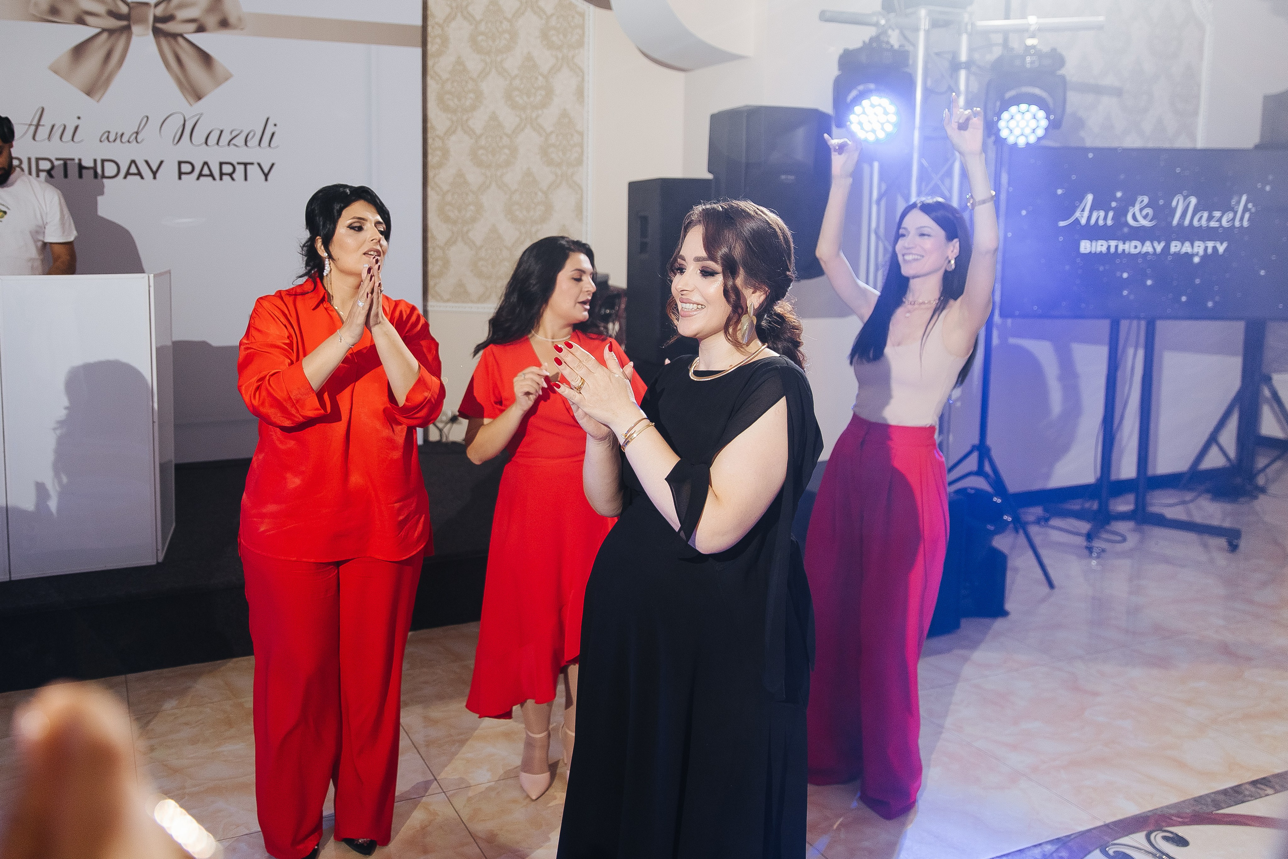 Ани и Назели. 35&5 День рождения, «Янтарь». Фотограф в Красноярске Надежда Воскресенская