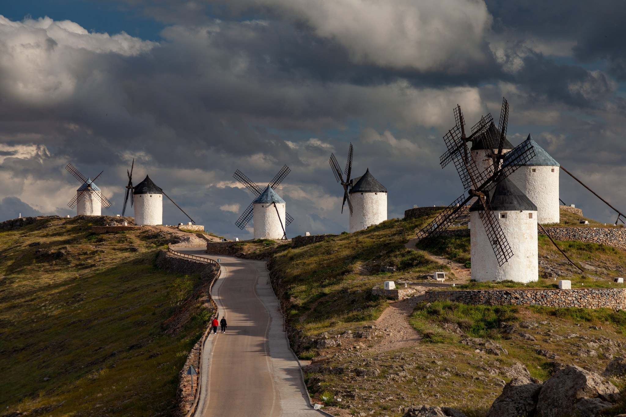 Consuegra España Molinos de viento de Don Quijote en la provincia de Toledo, Испания 2010. Фотограф Василий Буланов