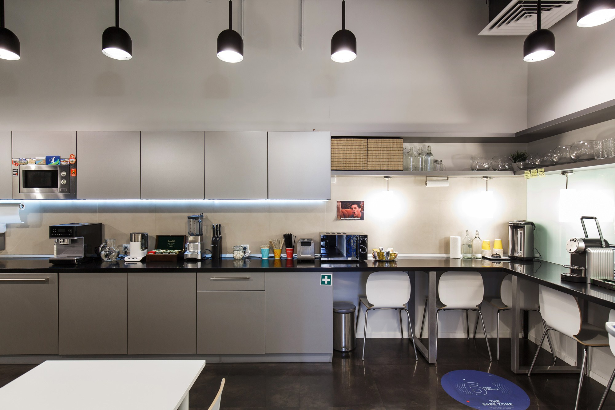 Viacom. Photographer Ksenia Kolesnikova. Interior, Product, and Portrait Photography in Moscow