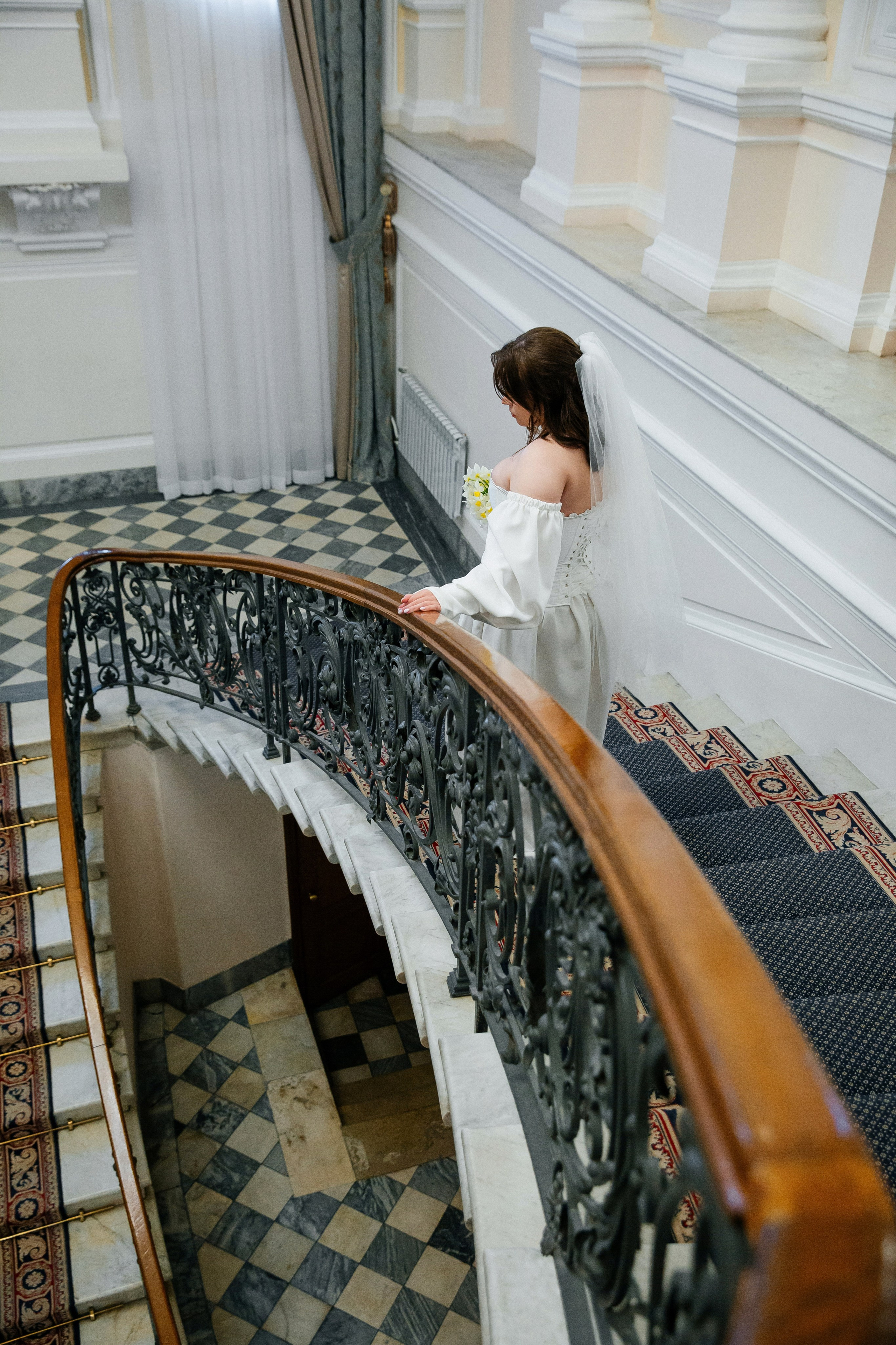 Съемка в отеле и регистрация прохладным майским днем. Свадебный фотограф в Санкт-Петербурге Вика Стукачева