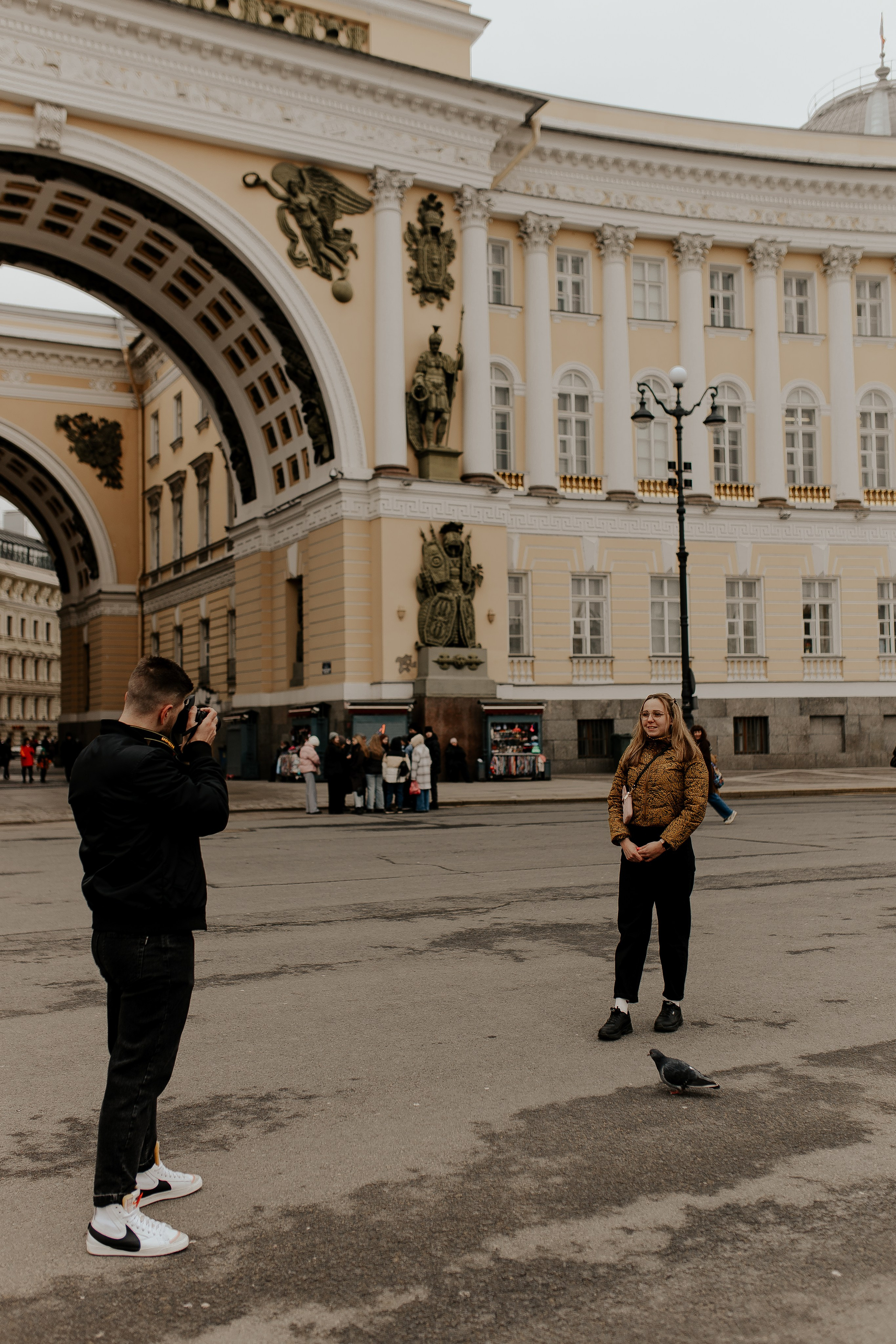 Пара у главного штаба. Фотограф в Санкт-Петербурге Лиза Семченкова