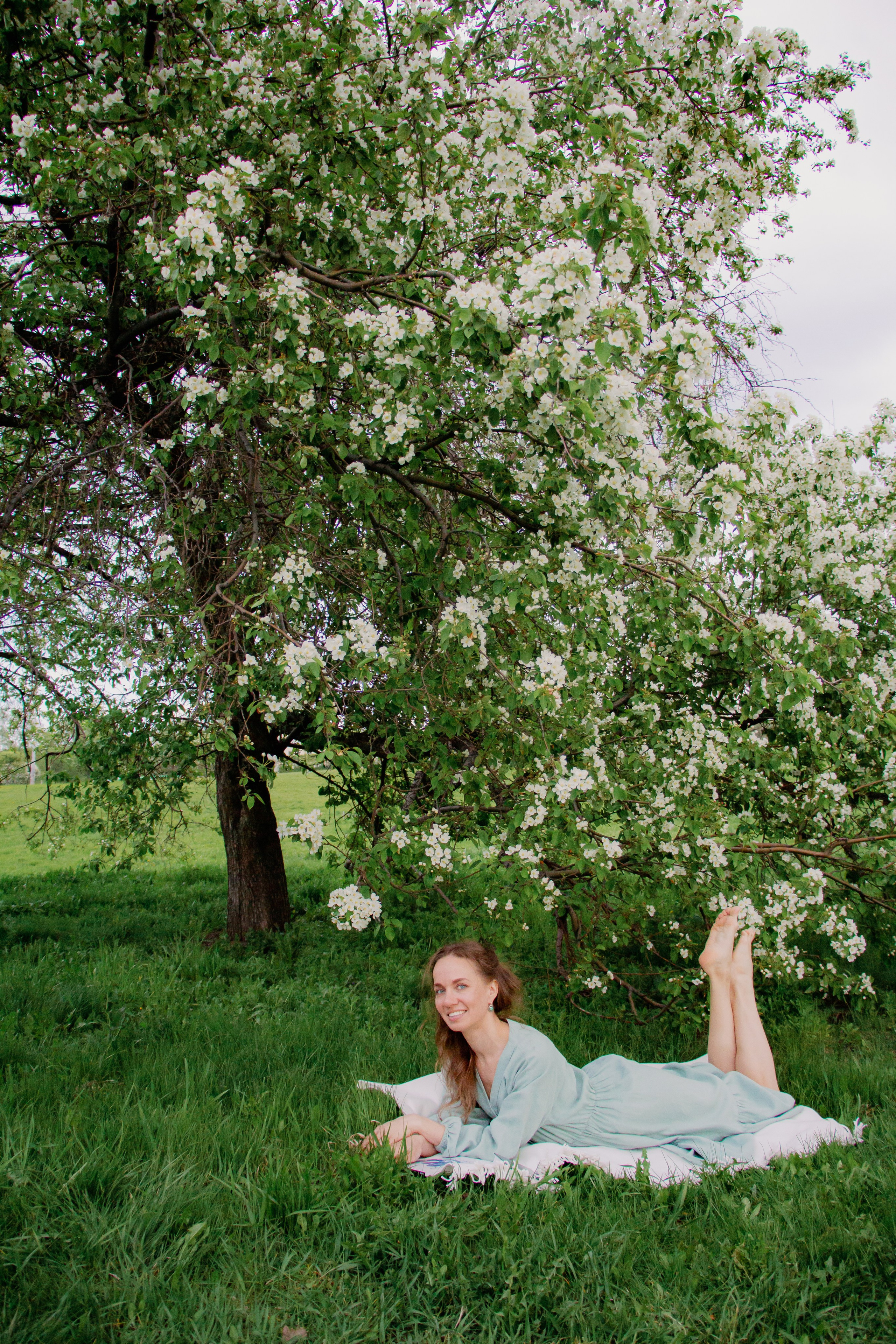 Фотосессия с цветущими яблонями, Екатеринбург. Фотопрогулка. Фотограф в Екатеринбурге Пойгина Елена