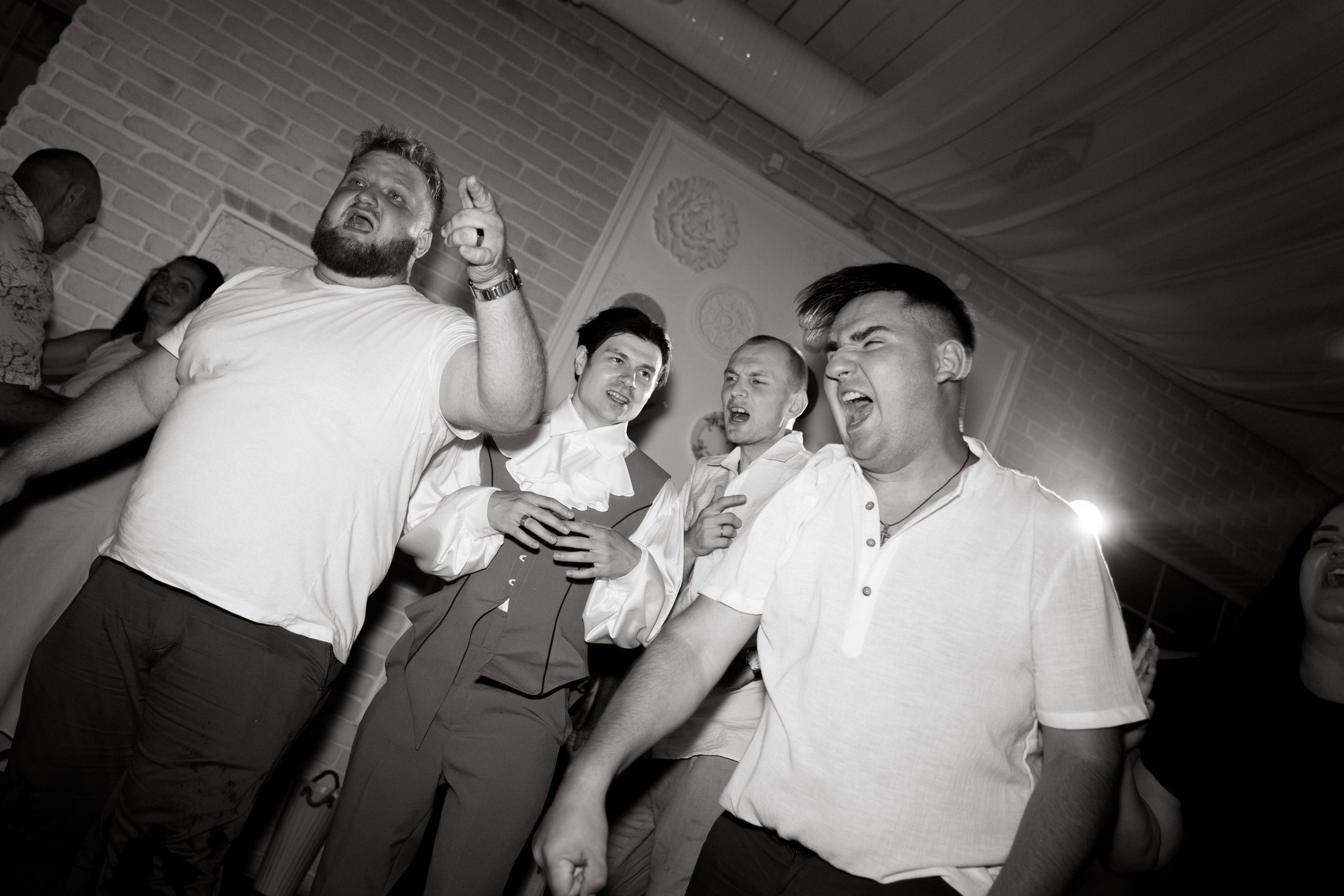 фотосессия свадебного банкета  танцы