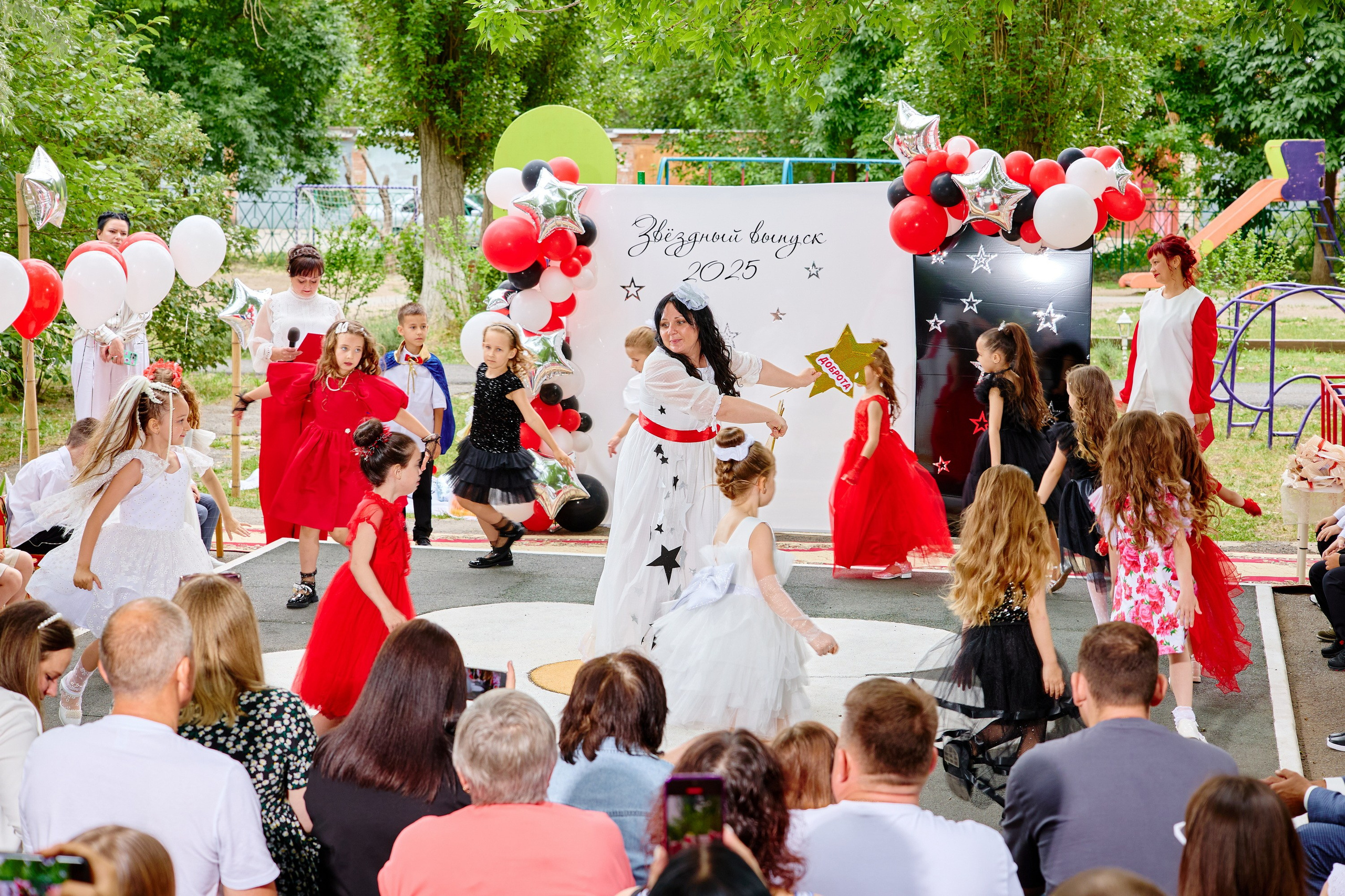 Выпускной 45 сад. Фотограф Выпускные альбомы Таганрог Сергей Коробченко