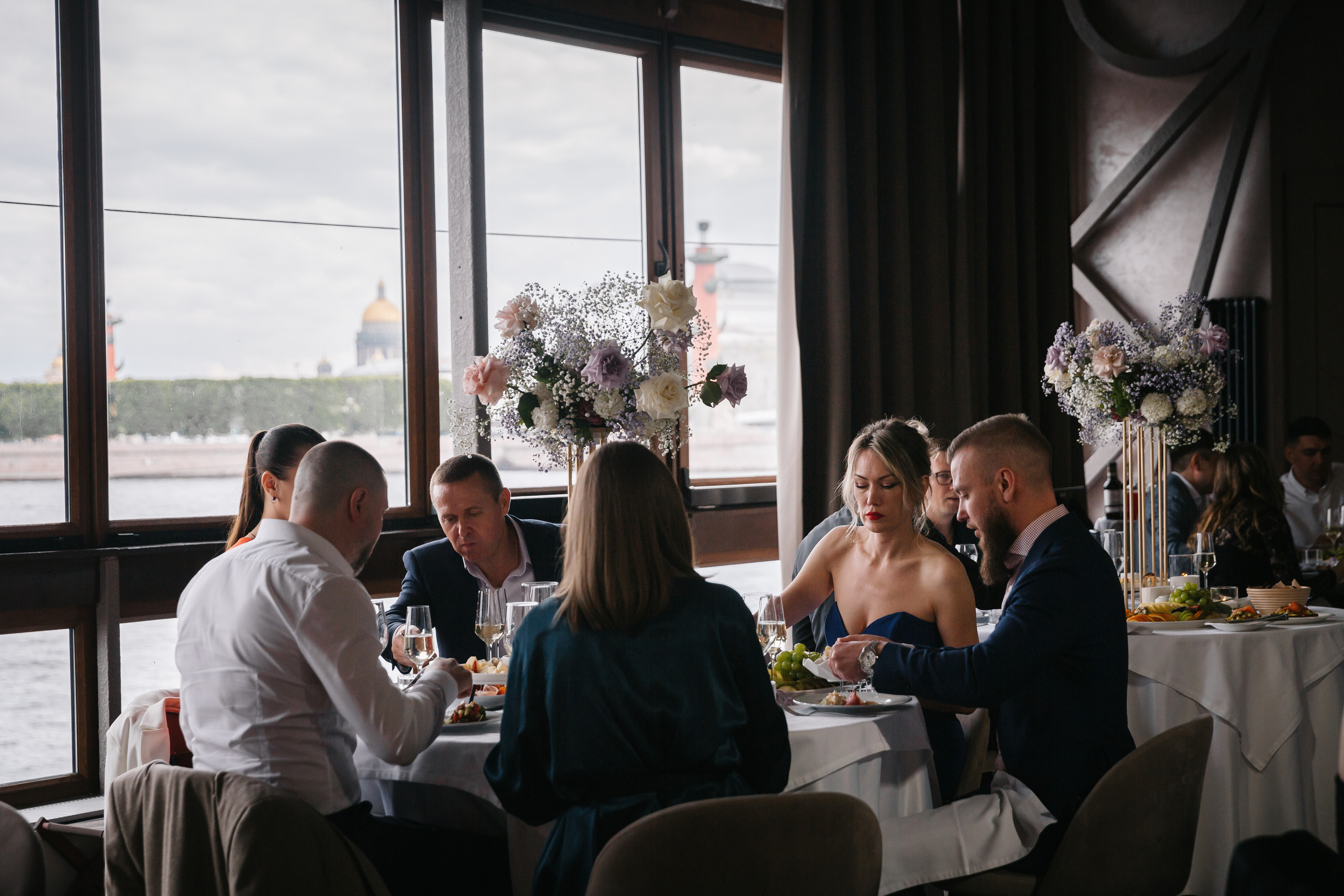 ПРИМОРСКИЙ ЗАГС | Июнь, «Летучий Голландец». Свадебный фотограф в Санкт-Петербурге Полина Корзухина