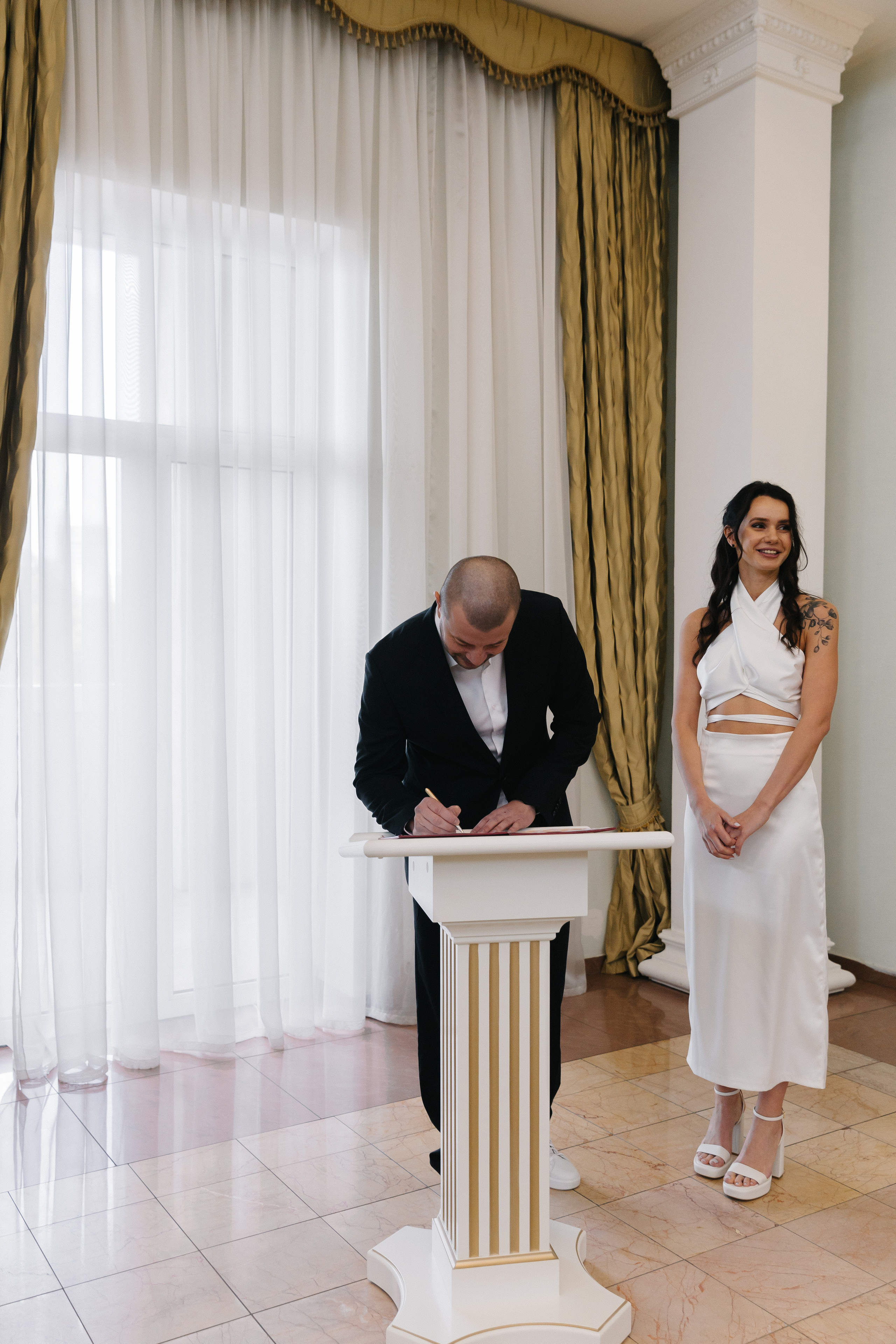 ПРИМОРСКИЙ ЗАГС | Июнь, «Летучий Голландец». Свадебный фотограф в Санкт-Петербурге Полина Корзухина