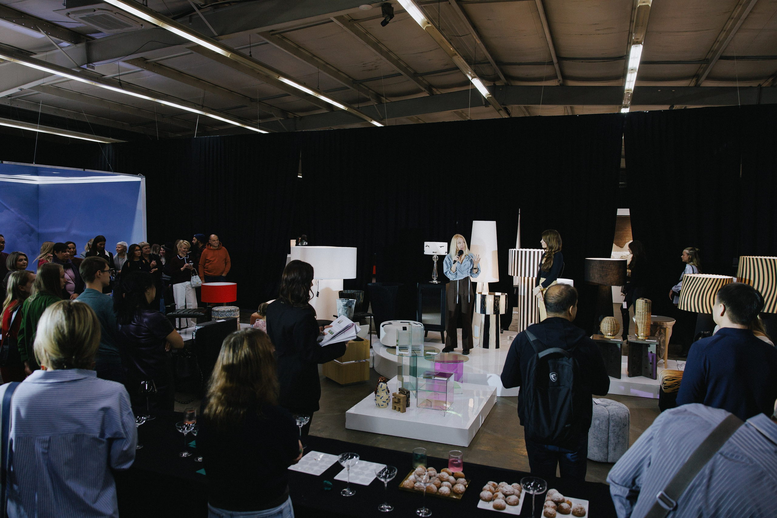 Выставка СТО ВЕЩЕЙ В ИНТЕРЬЕРЕ. Фотограф Иркутск Антипин Сергей