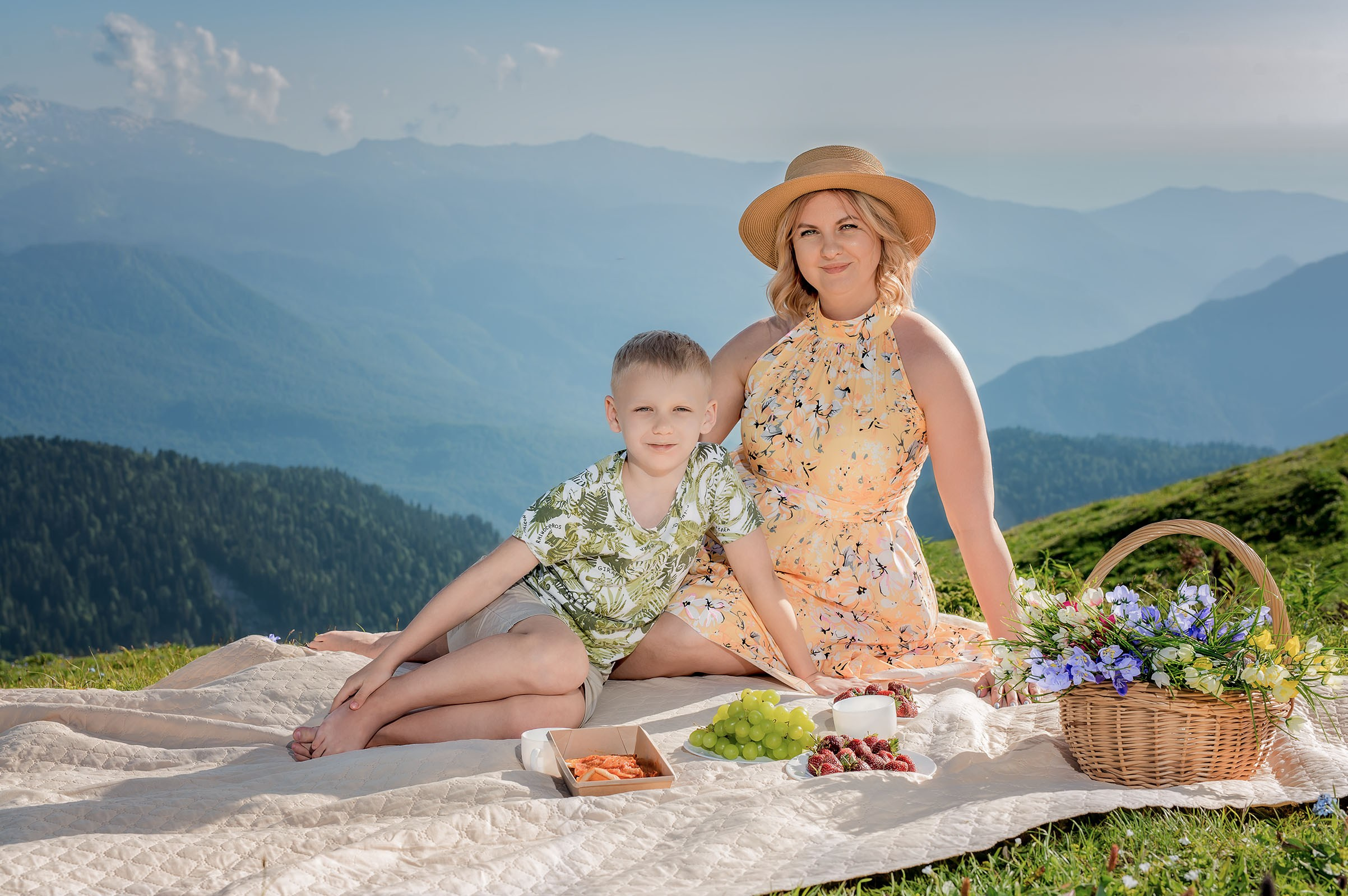 Семейная фотосессия в горах Сочи