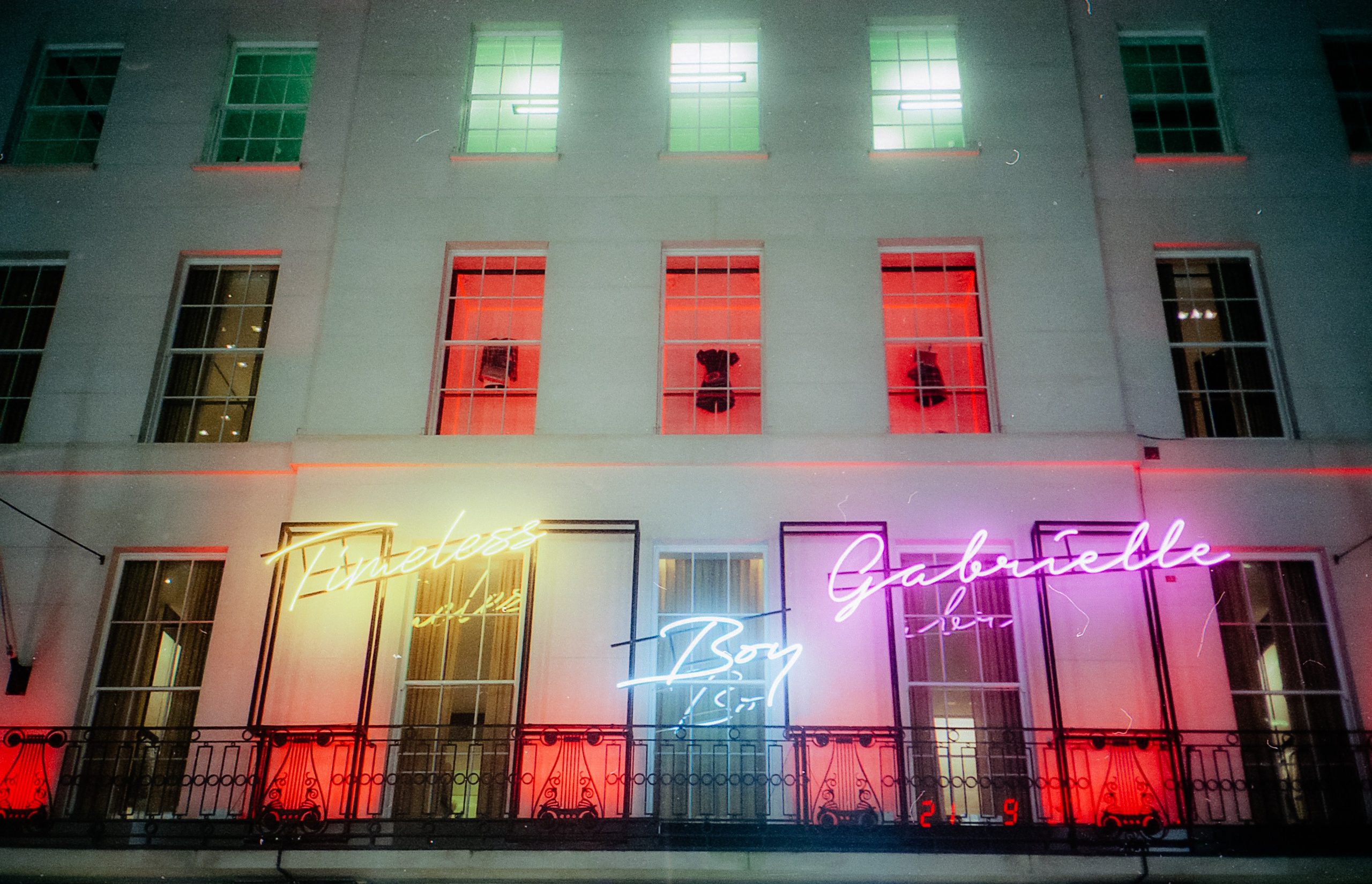 Analogue london. Iraogo