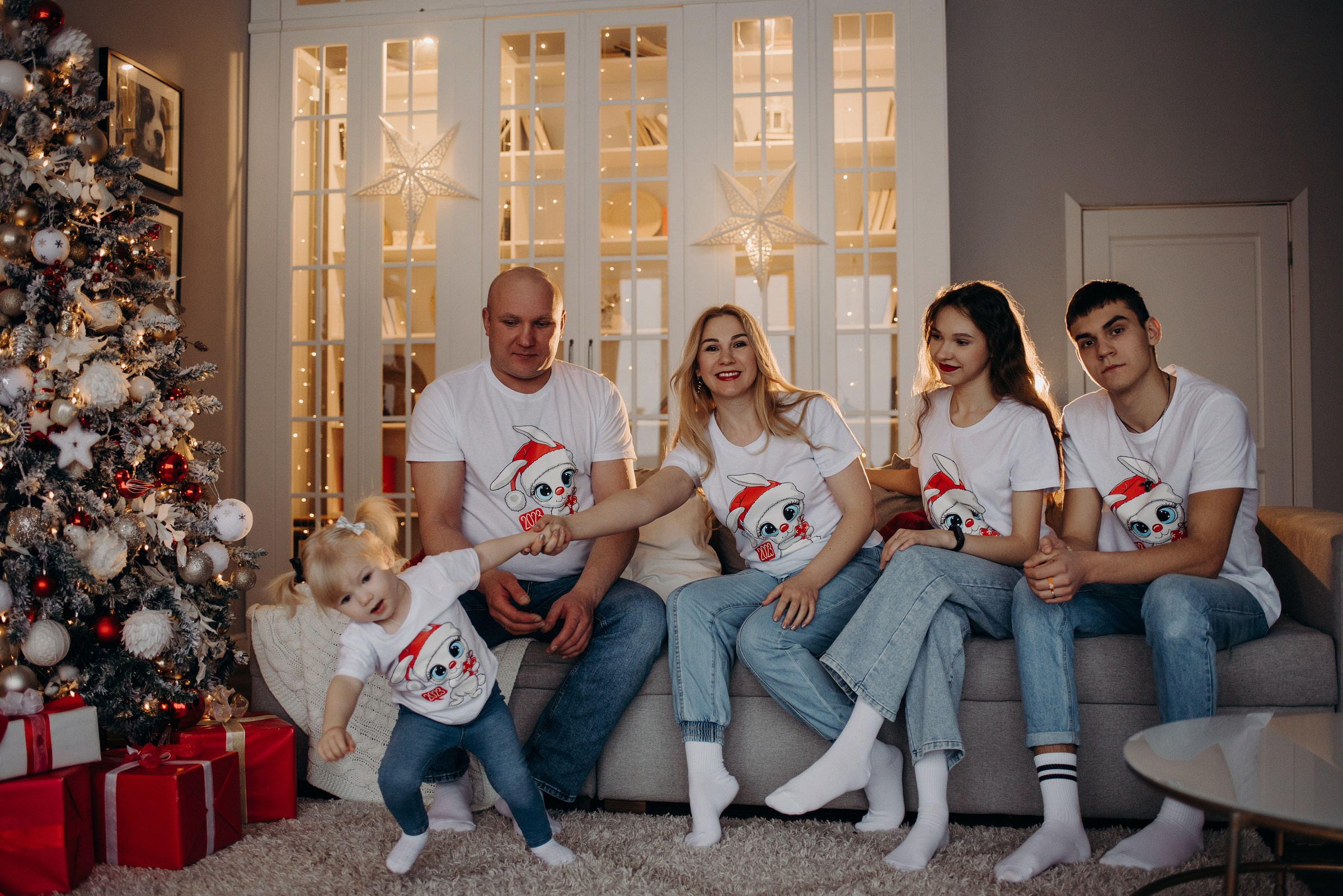 семейная новогодняя фотосессия в фотостудии