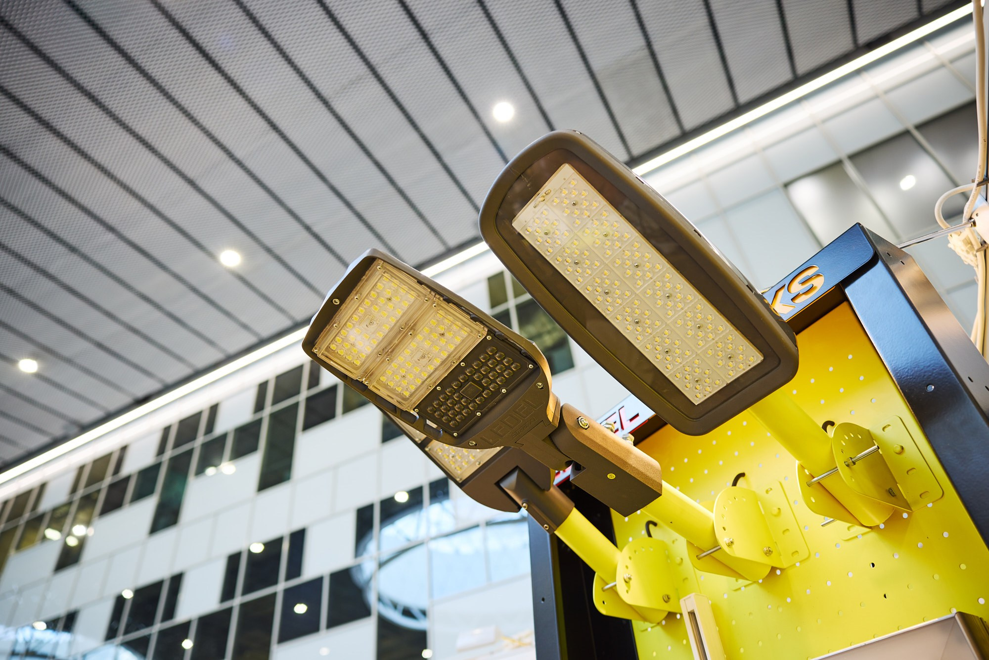 Фотограф на выставке IEK — репортажная съёмка корпоративного стенда в Москве. Репортажный фотограф в Москве — Дмитрий Тарасов | Съёмка мероприятий, концертов, корпоративов