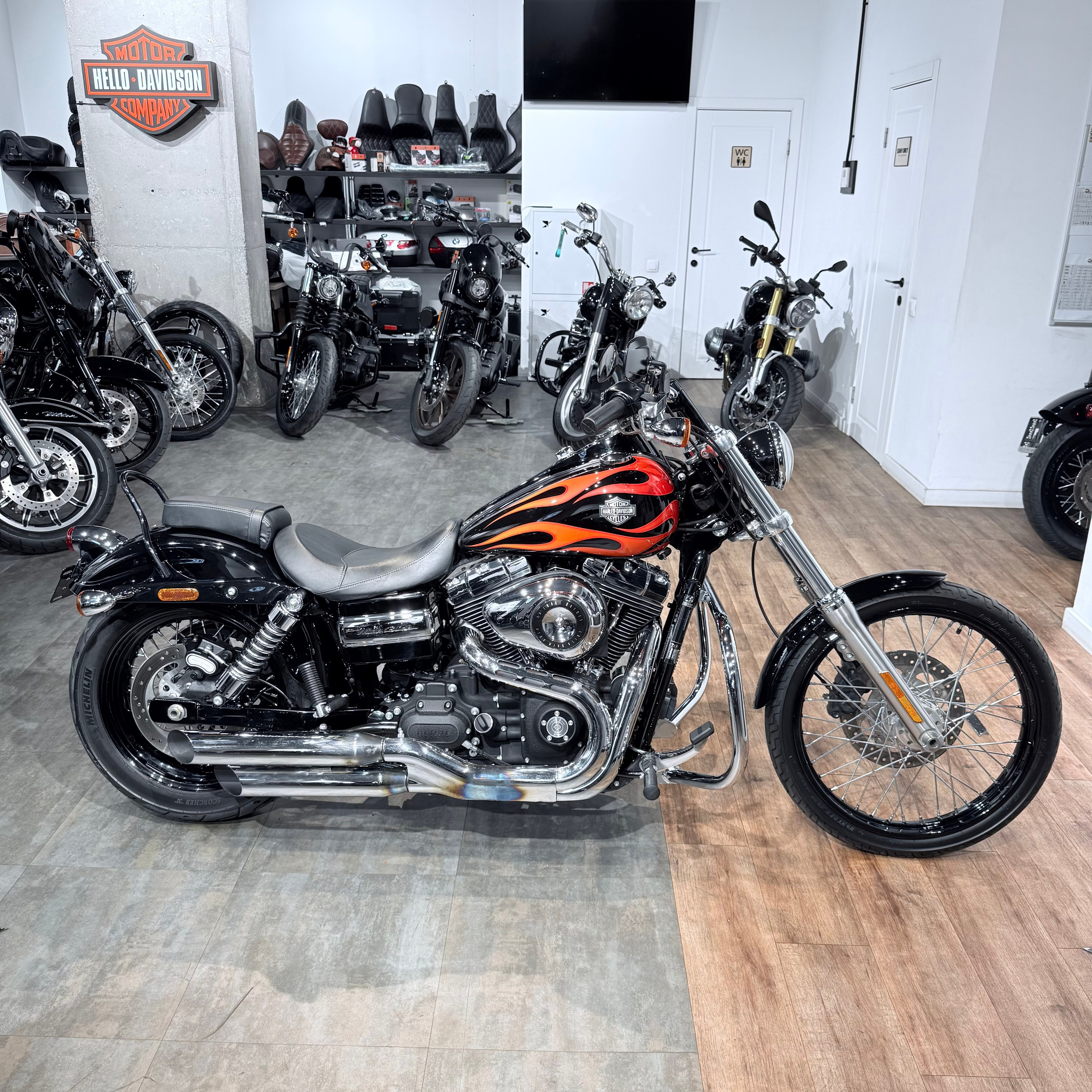 Купить Harley-Davidson 2012 DYNA Wide Glide 96 Blасk (Softail/Dyna) — подробнее на сайте. Hello Davidson, Москва. Только хорошие мотоц