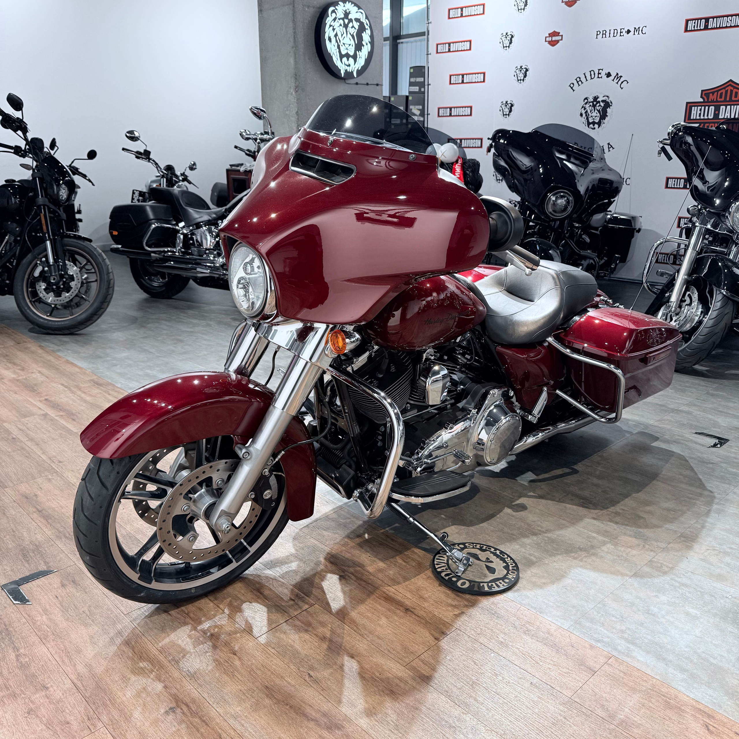 2013 Strееt Glide 103 ABS Сhеrry Реаrl. Hello Davidson, Москва. Только хорошие мотоциклы…