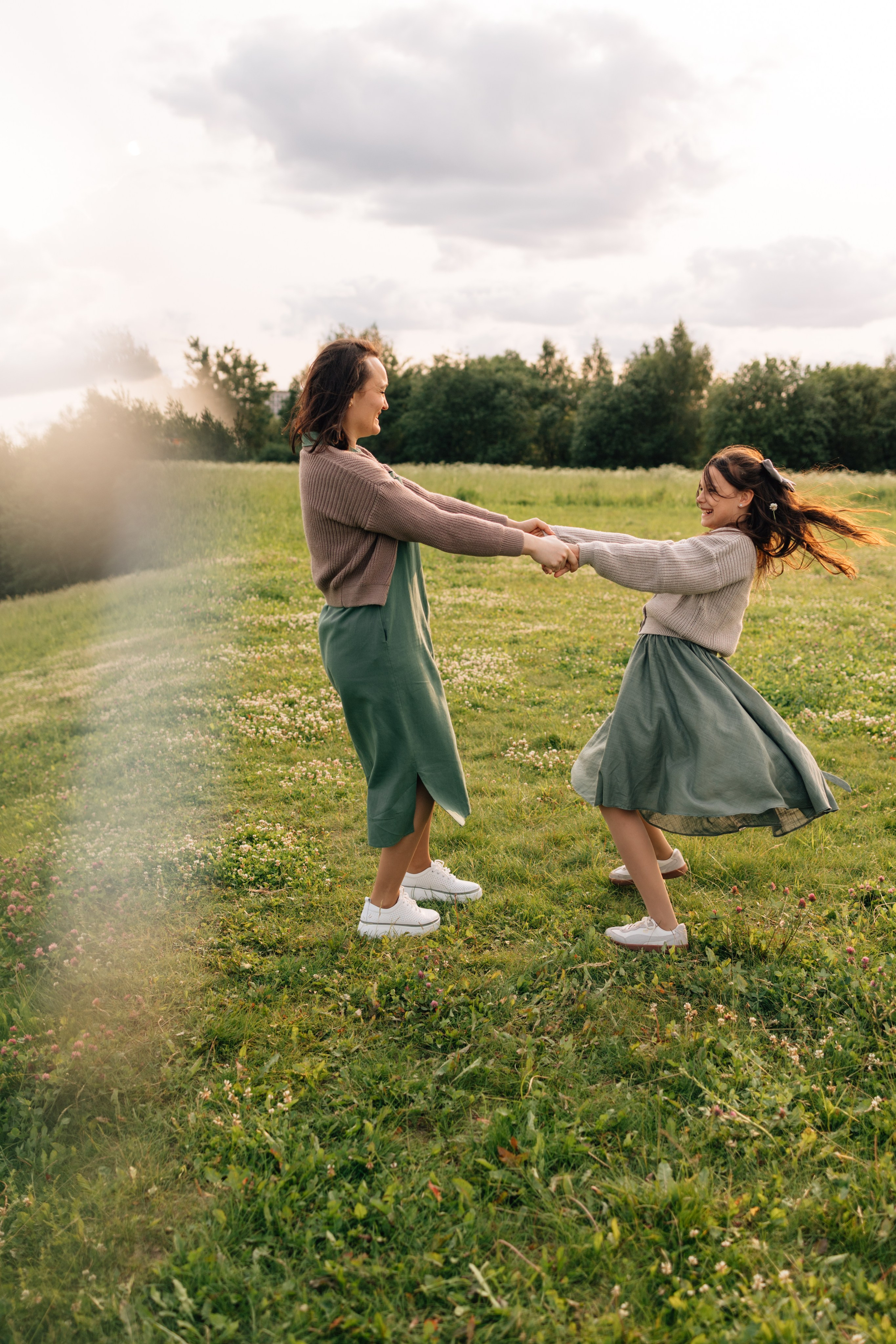 Анна, Марчелло, Настенька и Влада в поле. Фотограф Москва Светлана Кирюшина