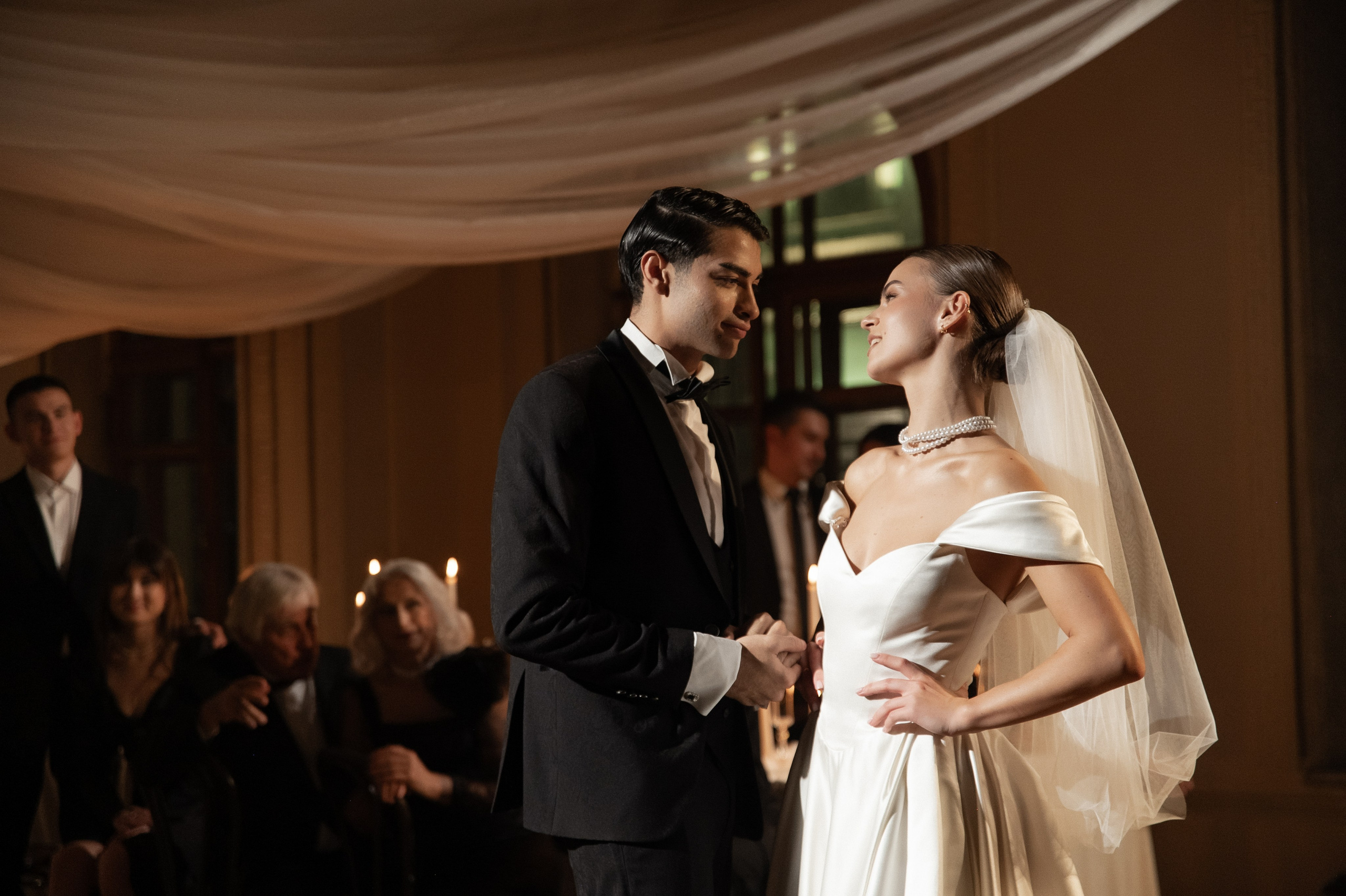 Камерный свадебный ужин при свечах в старинном особняке в фотостудии 21. Kult. Ярослава Ерина — свадебный фотограф в Москве