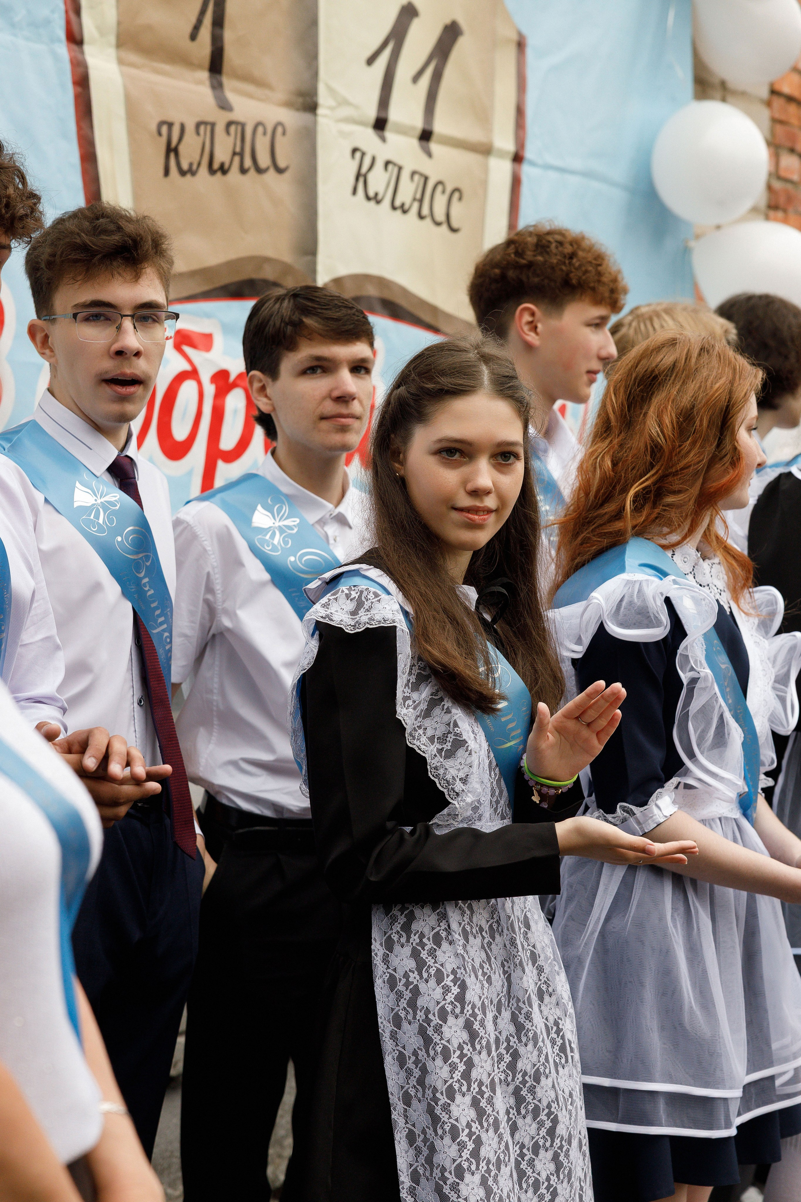 Последний звонок Гимназия Артем. Photoalbum-vl.ru