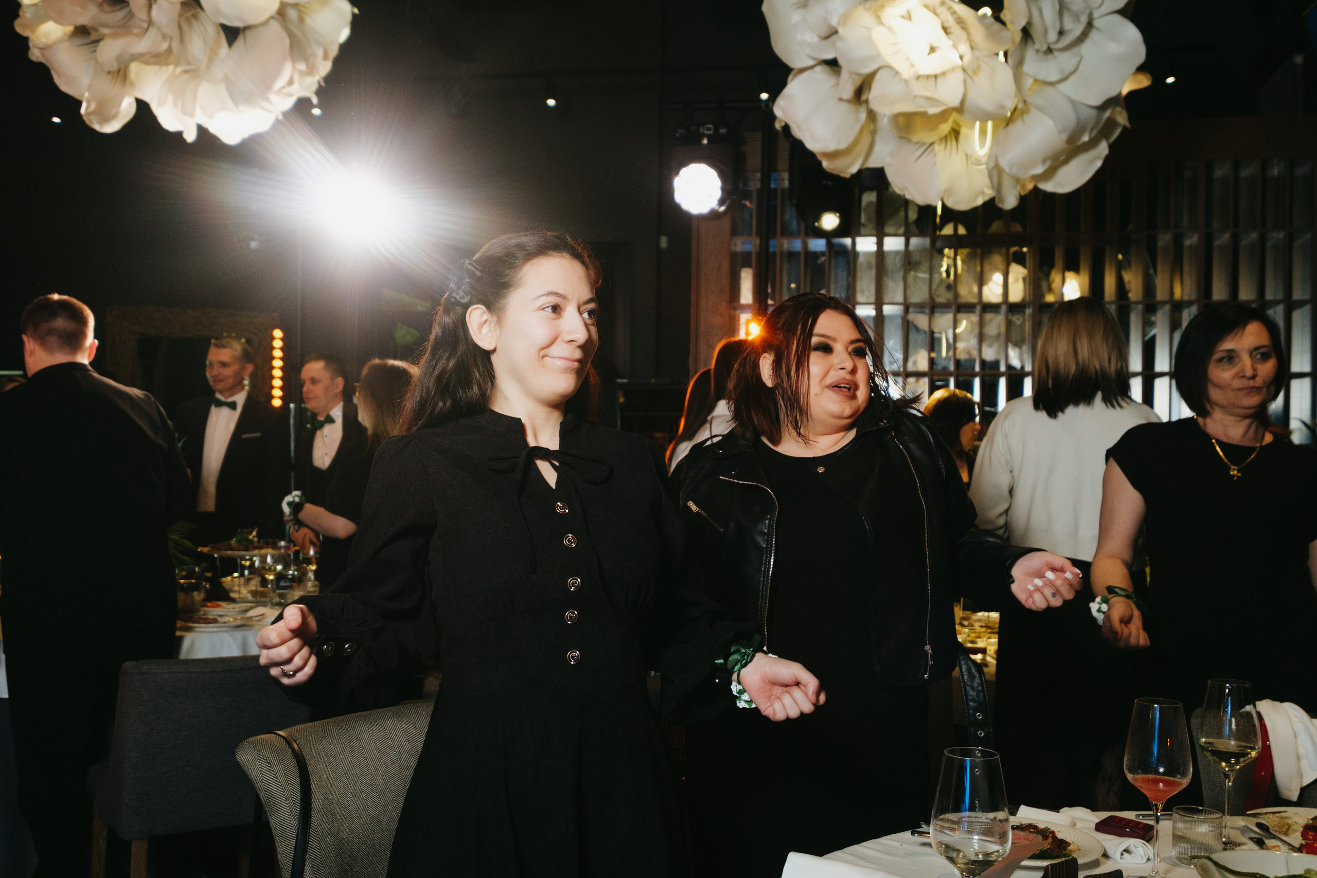 Корпоратив в Сириусу (Адлер) 10 лет компании. Свадебный фотограф Денис Ожигин в Краснодаре и крае. Эмоциональная и стильная съемка вашего дня