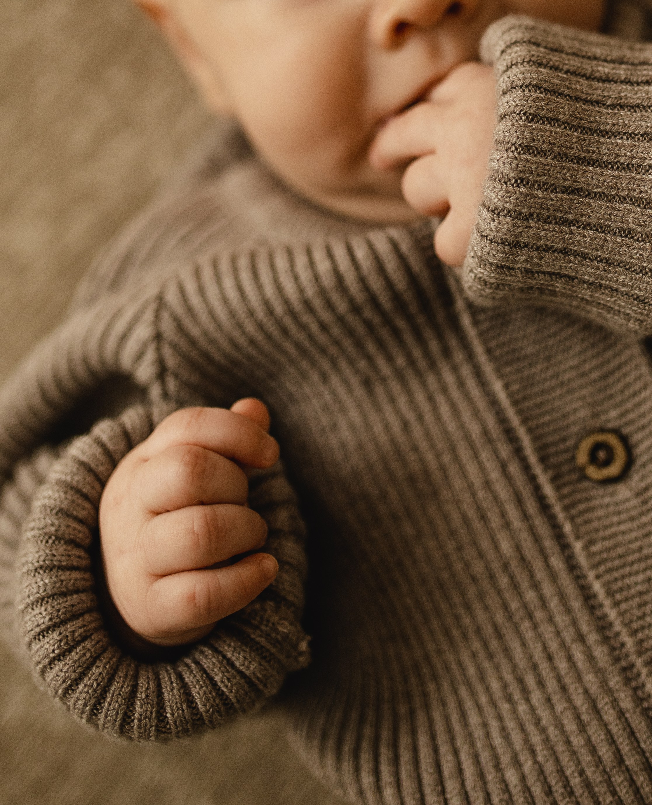 Новогодняя фотосессия в студии с малышом 6 месяцев в Бутово. Семейная фотосессия Бутово Москва фотограф Алина Морщагина