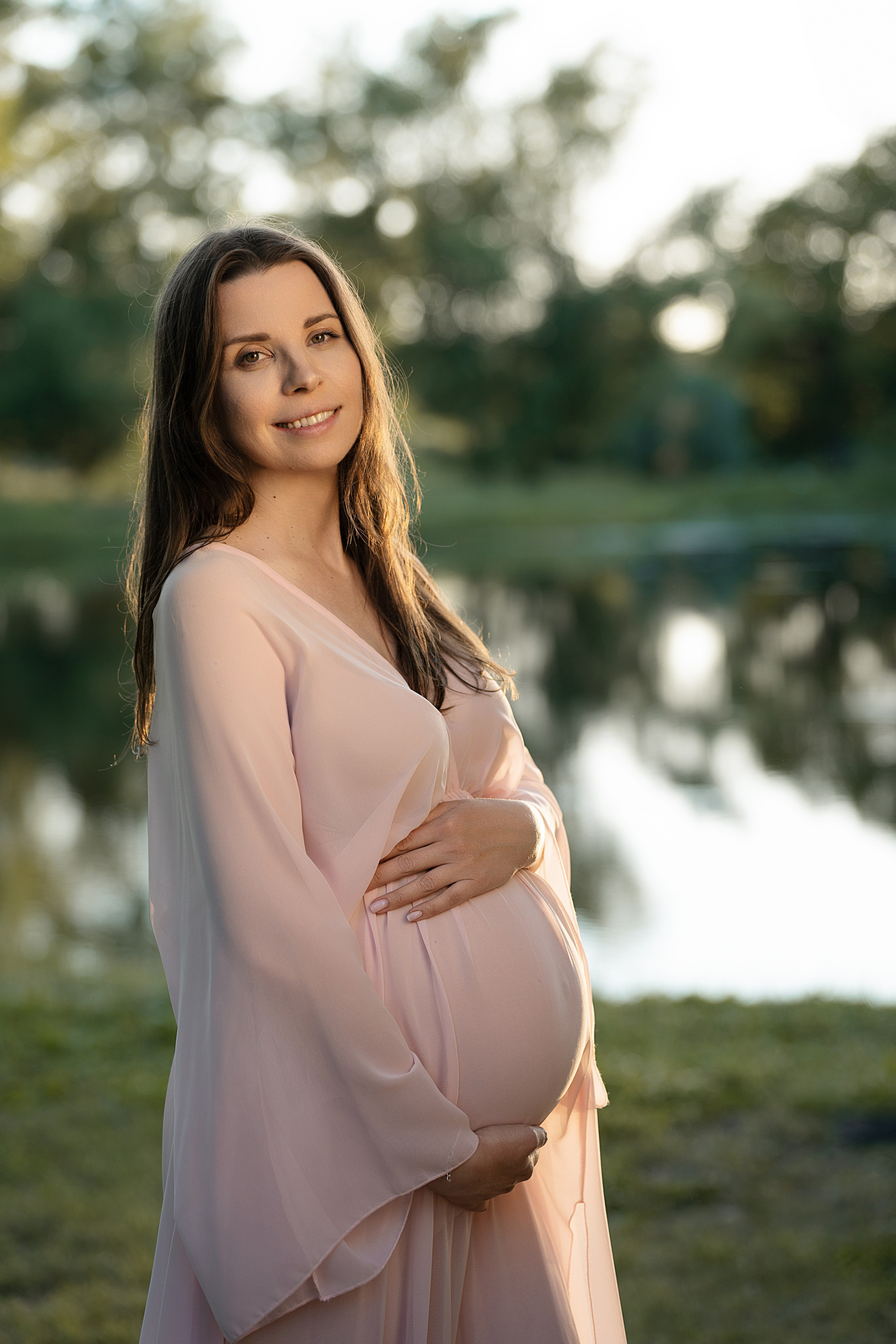 Фотосессия беременности у старинного особняка