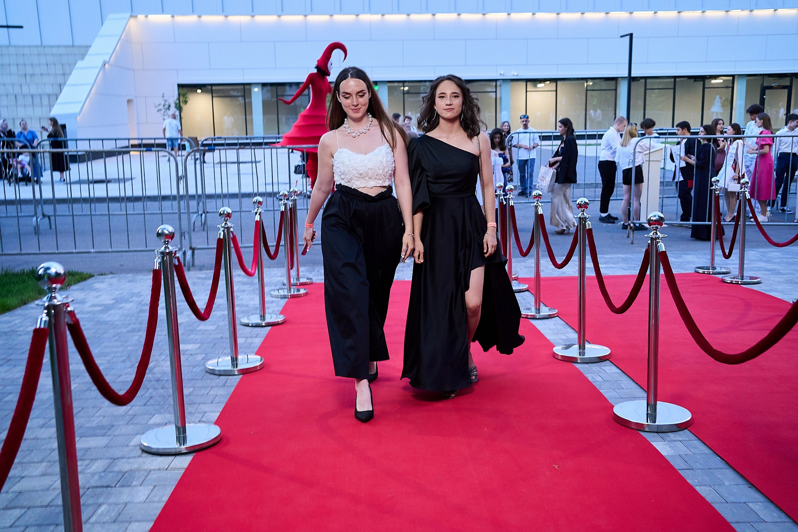 Выпускной 2024 концертный зал Академия ВТБ. Фотограф и Видеограф в Москве. Олег Корушев