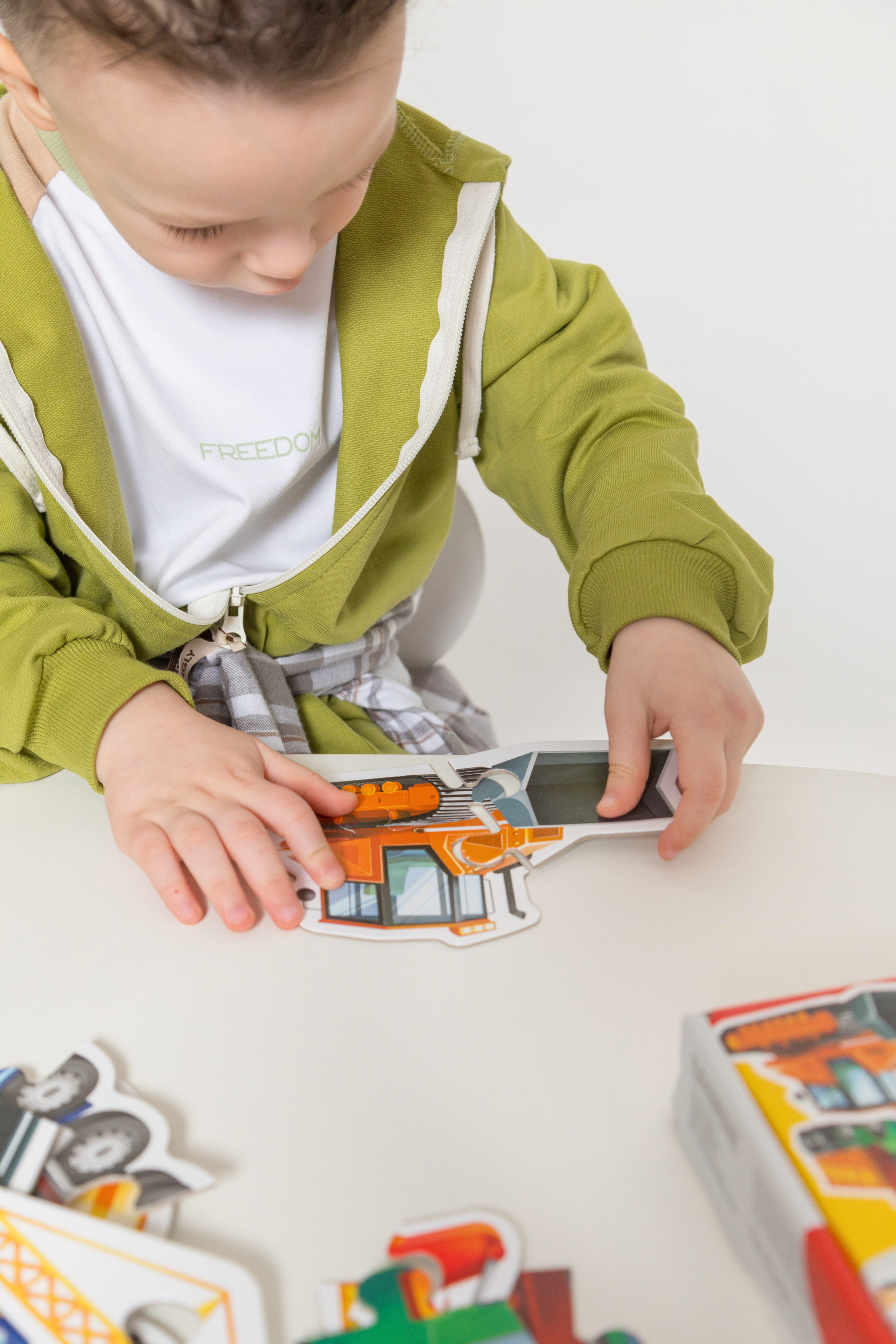 Имиджевая и каталожная съёмка для бренда детских пазлов. Детский и контент фотограф Надя Волкова Санкт-Петербург