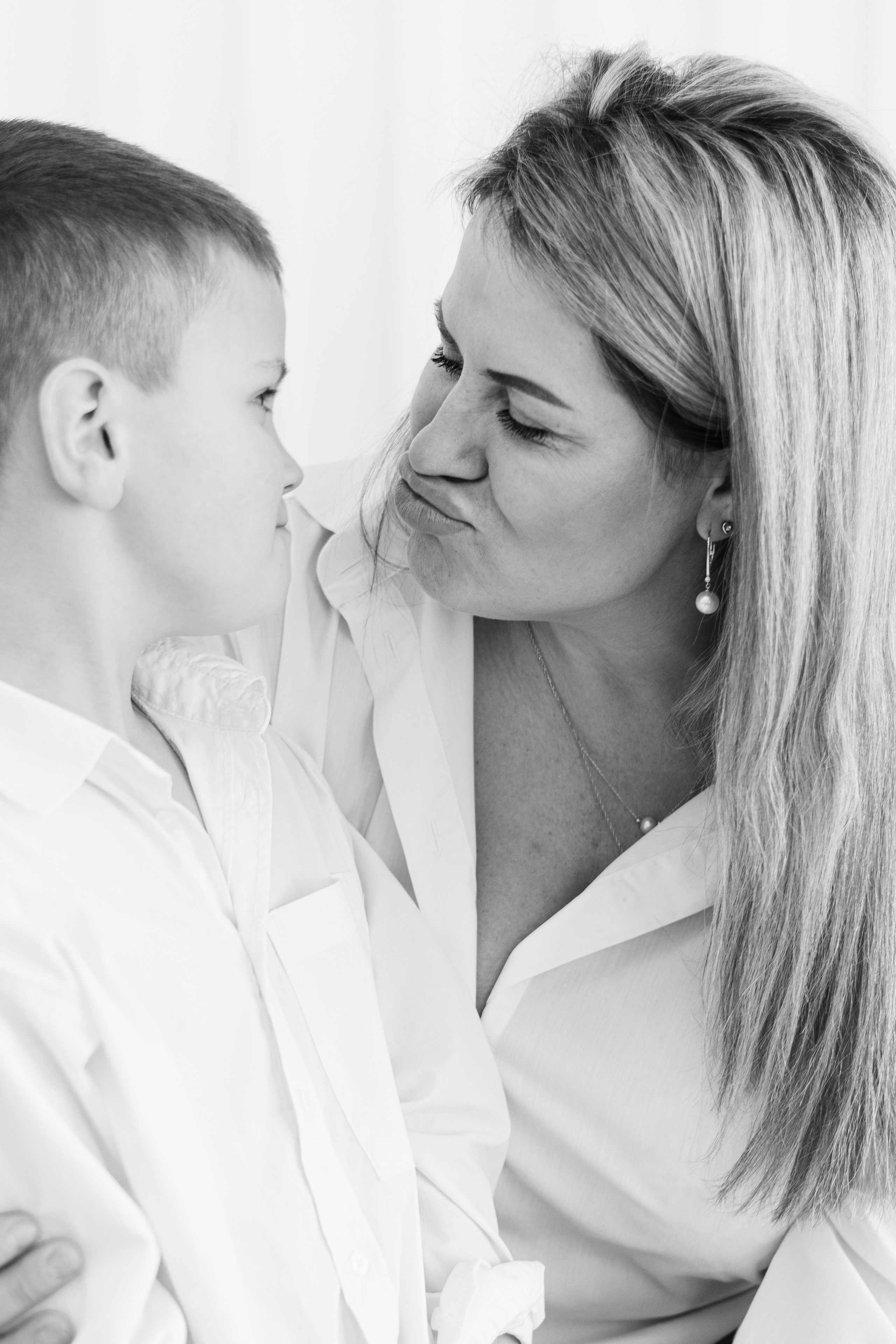 Оксана с семьей. Студийная съемка. Екатерина Бикбаева фотограф, видеограф, медиа-продюсер