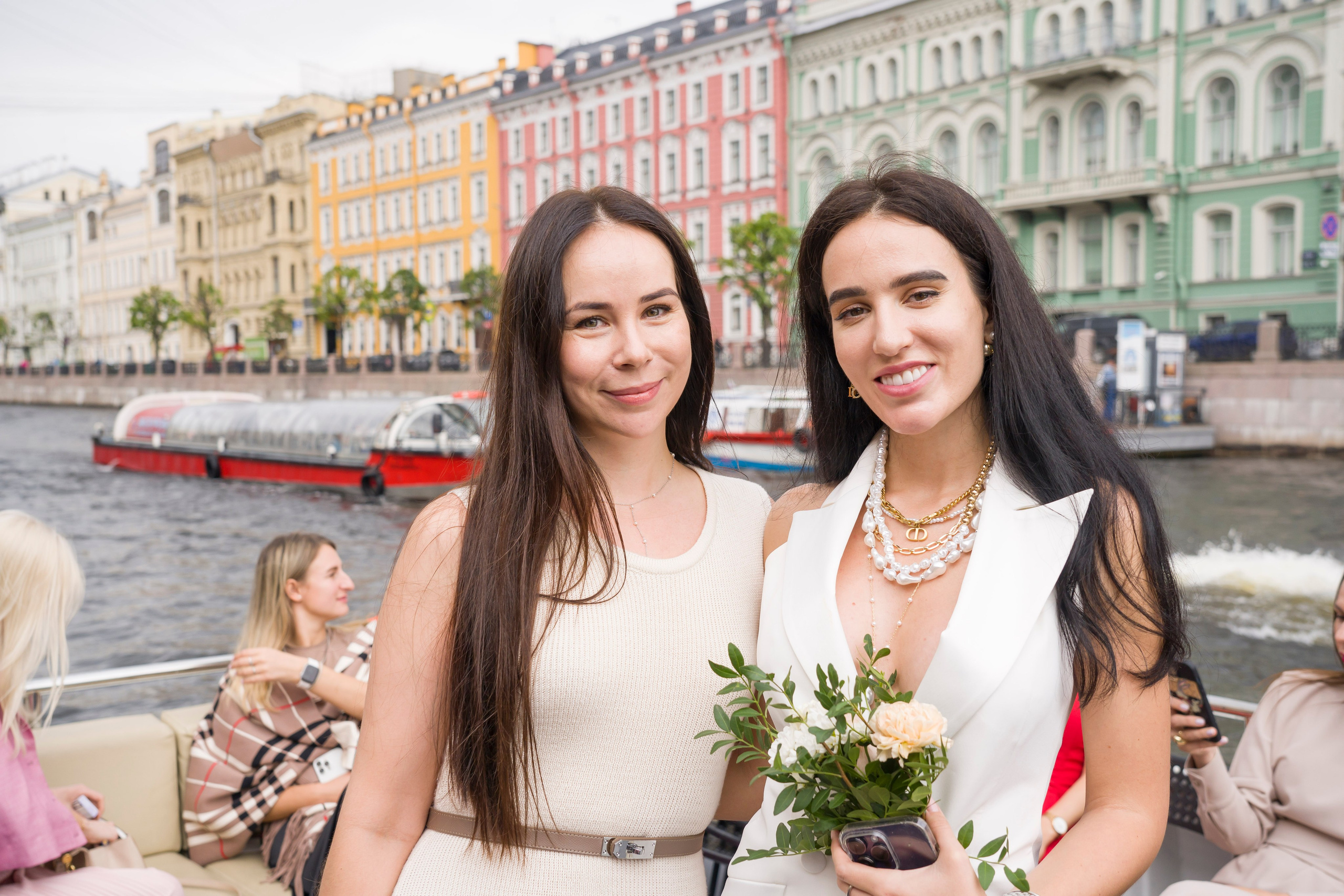 На теплоходе праздник. Фотограф в Санкт-Петербурге. Репортажная и все съёмки для бизнеса