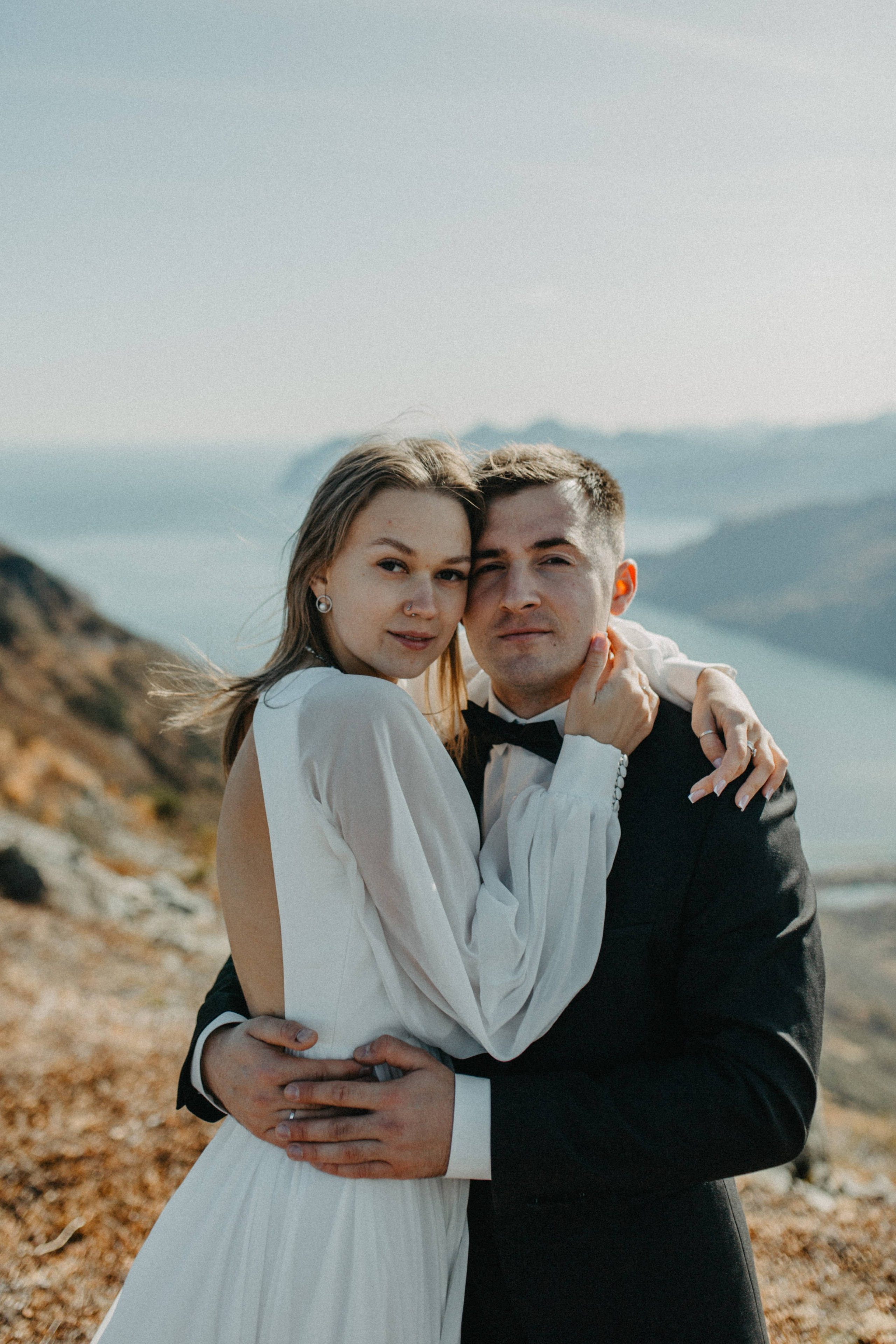 Вертолетный полет Бухта Жировая. Свадебное фото и видео на Камчатке. Туристические маршруты