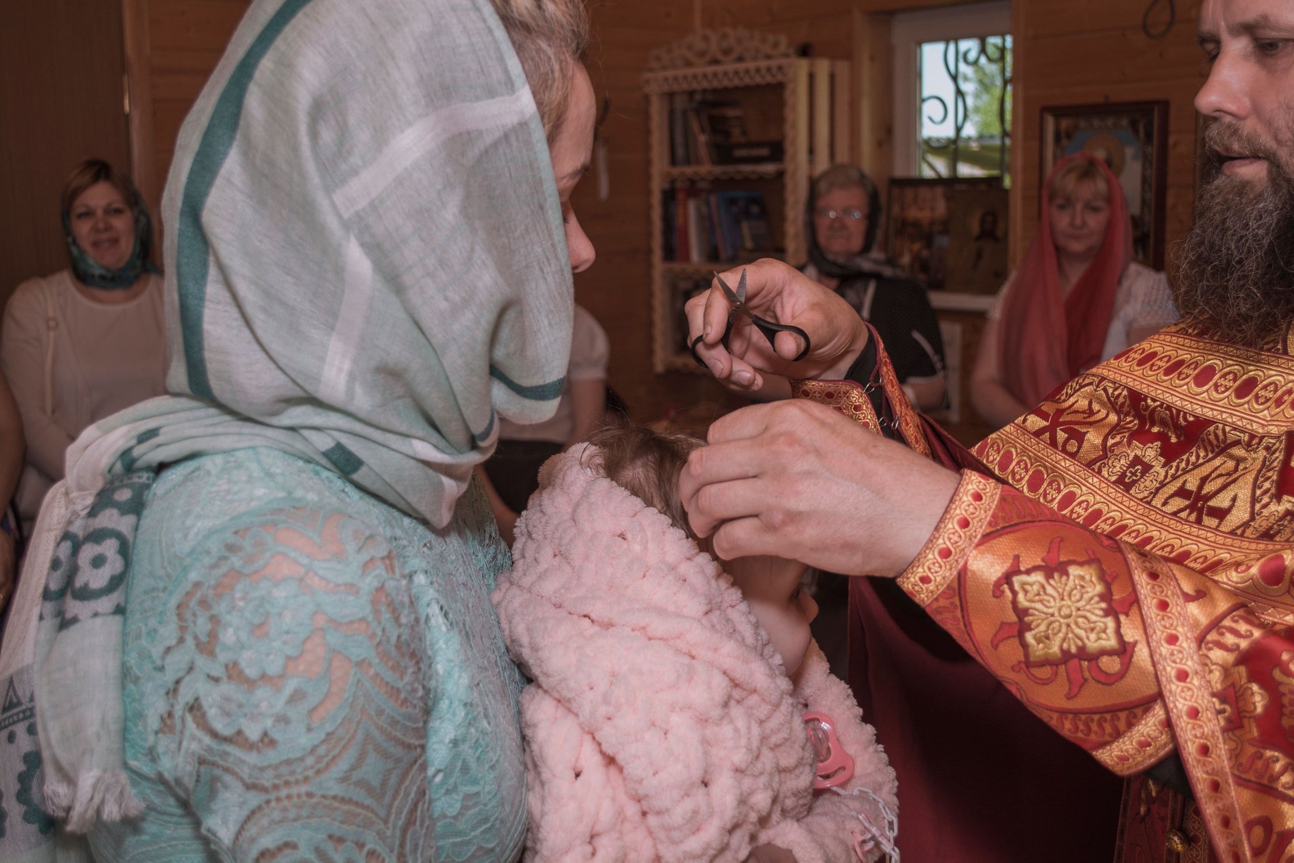 Крещение Василисы в храме Николая Чудотворца в д. Старый погост. Фотограф Евгений Егоров