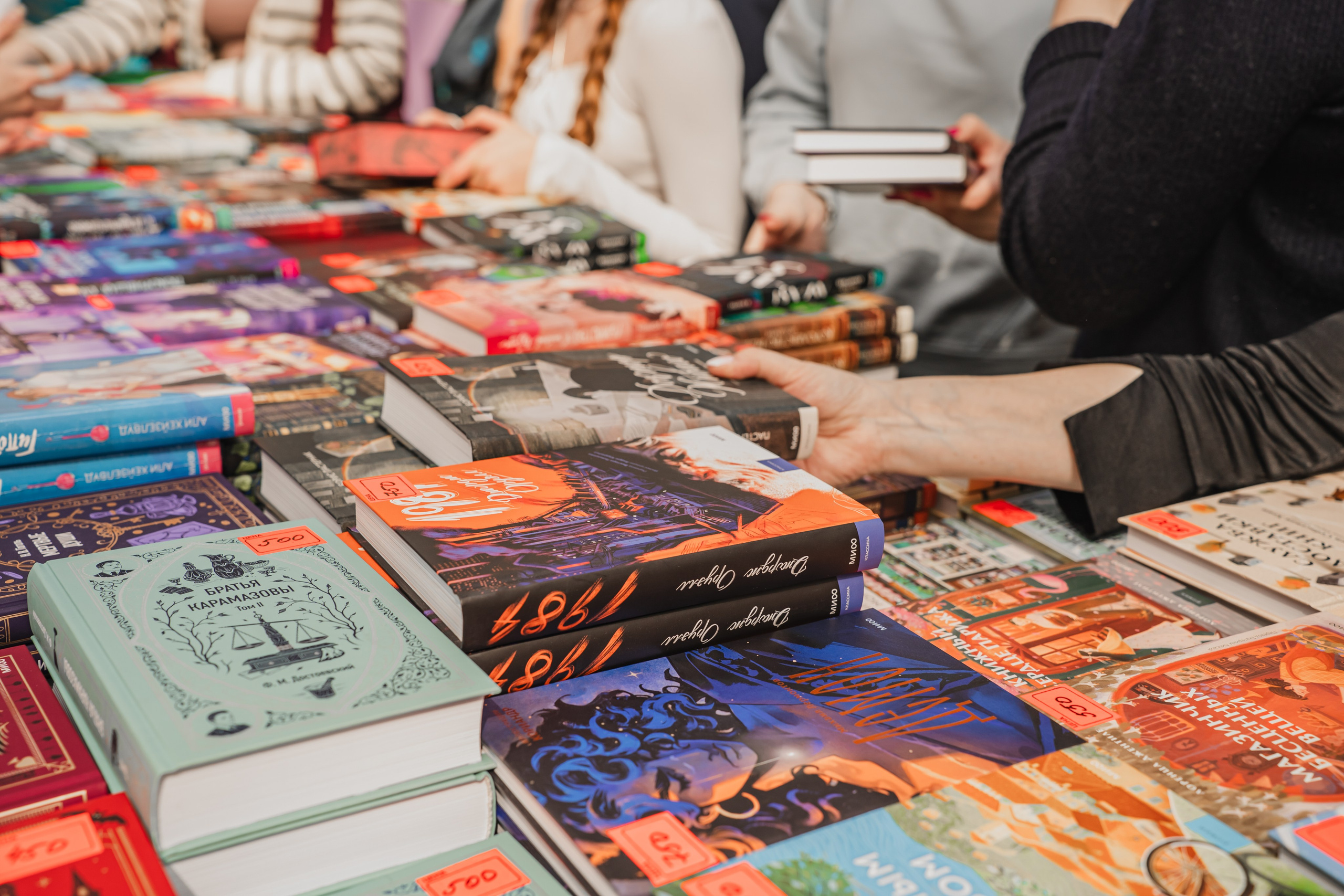 МИФ Non/fictio№ 2025 стенды. Репортажный фотограф Анастасия Рубцова