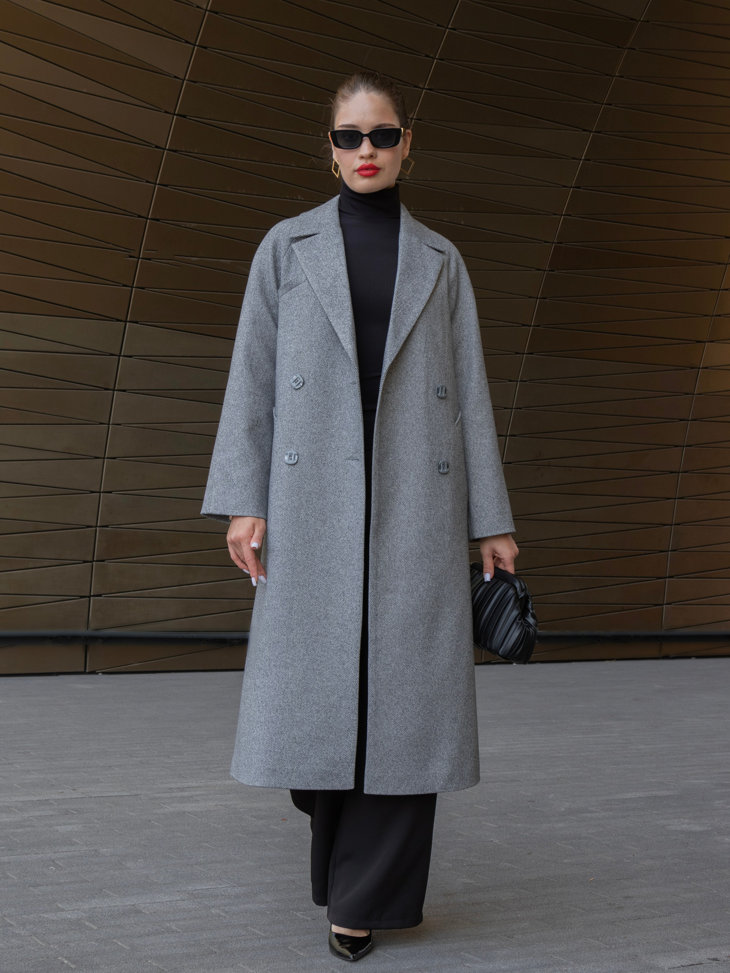 Пальто СТРИТ. Фотостудия для Wildberries Ozon