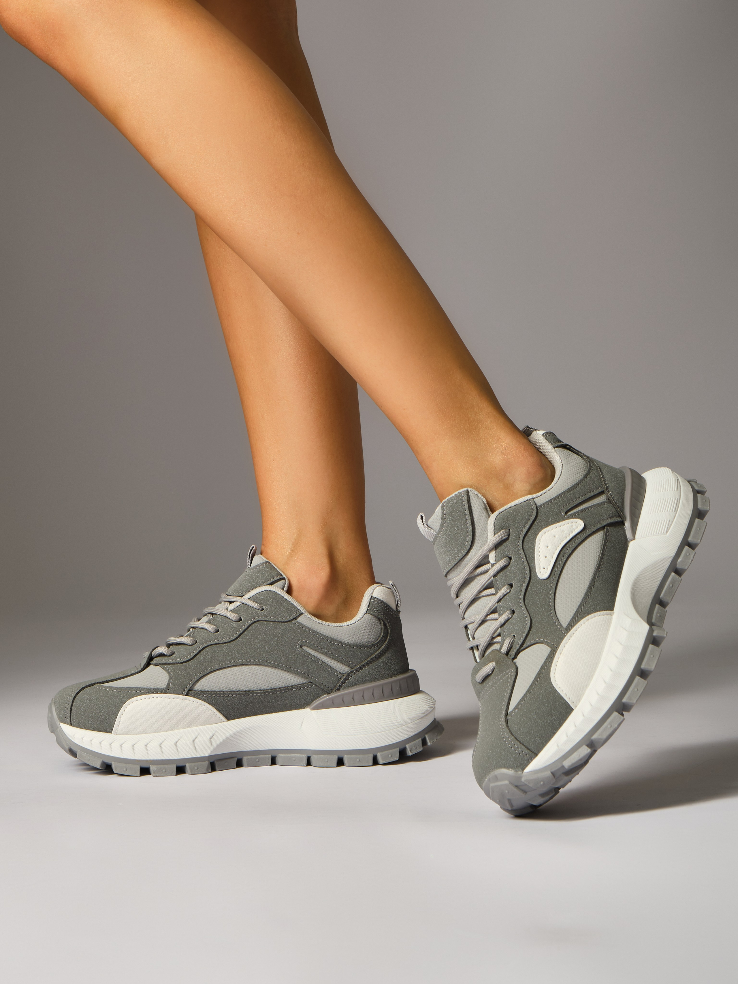 Кроссовки. Фотостудия для Wildberries Ozon