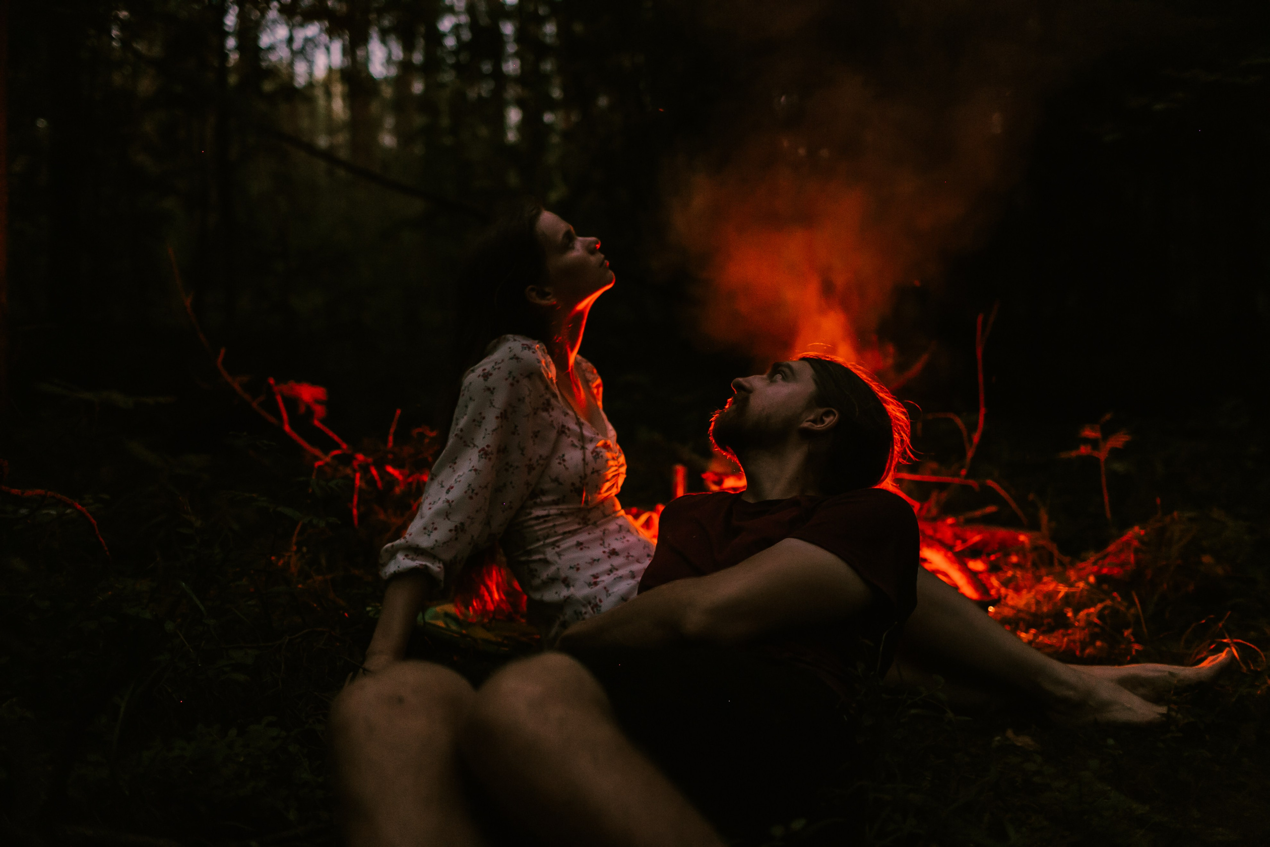 Атмосферная съемка Маши и Лёши в лесу наедине с природой. Свадебный и репортажный фотограф в Ярославле и Санкт-Петербурге Роман Микрюков