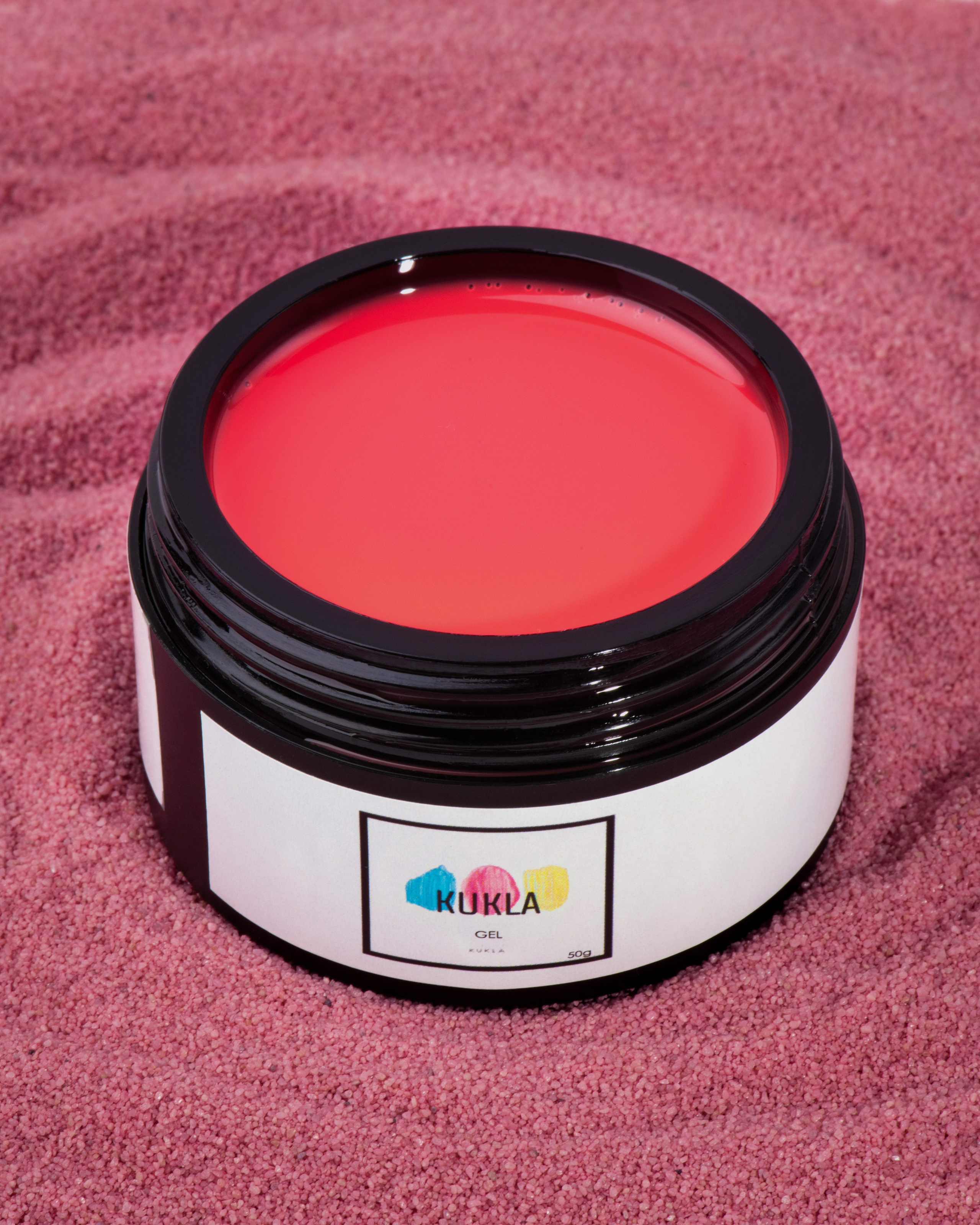 Съемка текстуры гель-лака на цветном песке, выполнено с применением макро-съемки