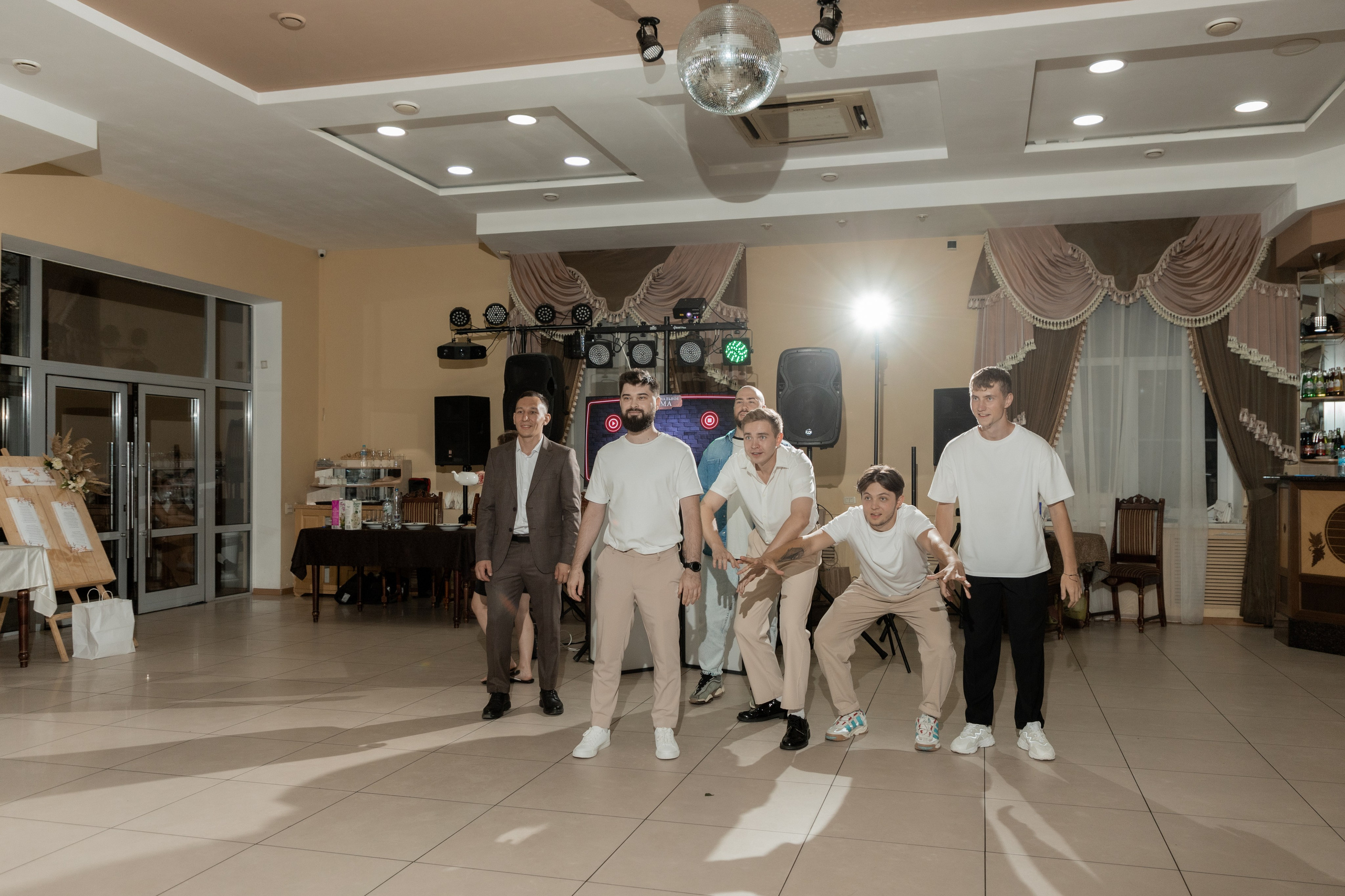 Роман и Александра (банкет). Свадебный фотограф Ангелина Сунгатулина | Саратов | Балаково | Вольск