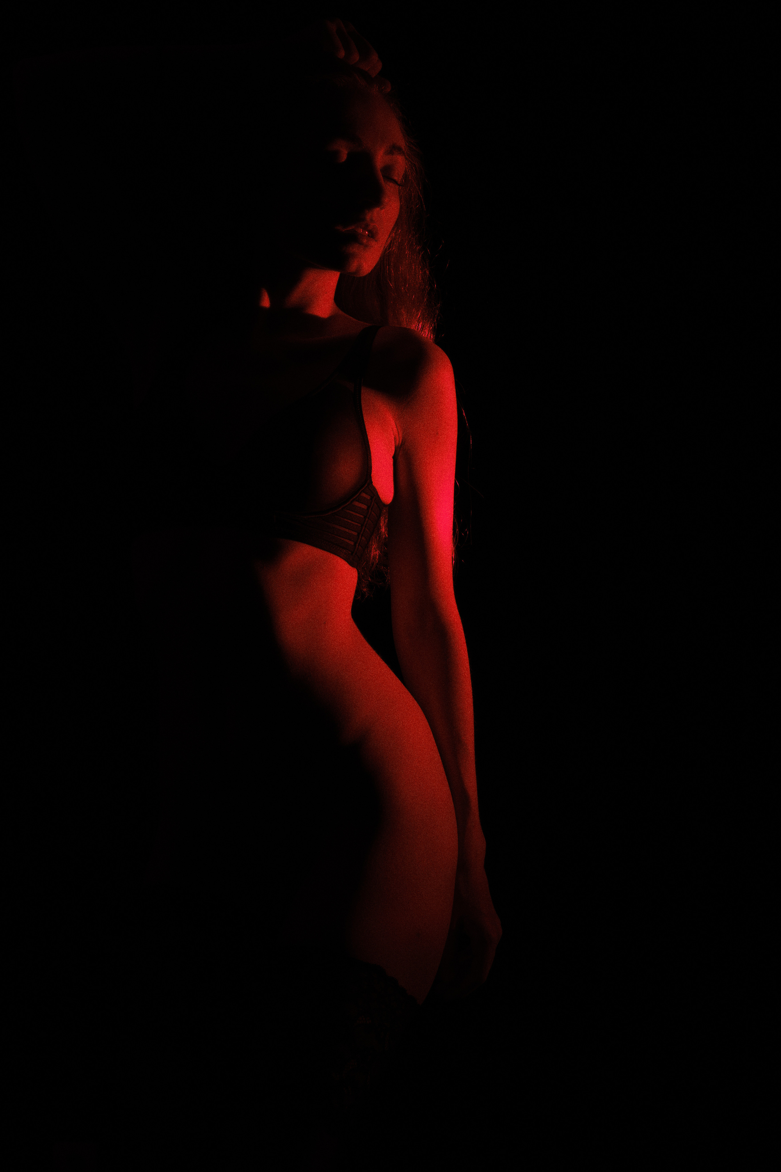 женский силуэт