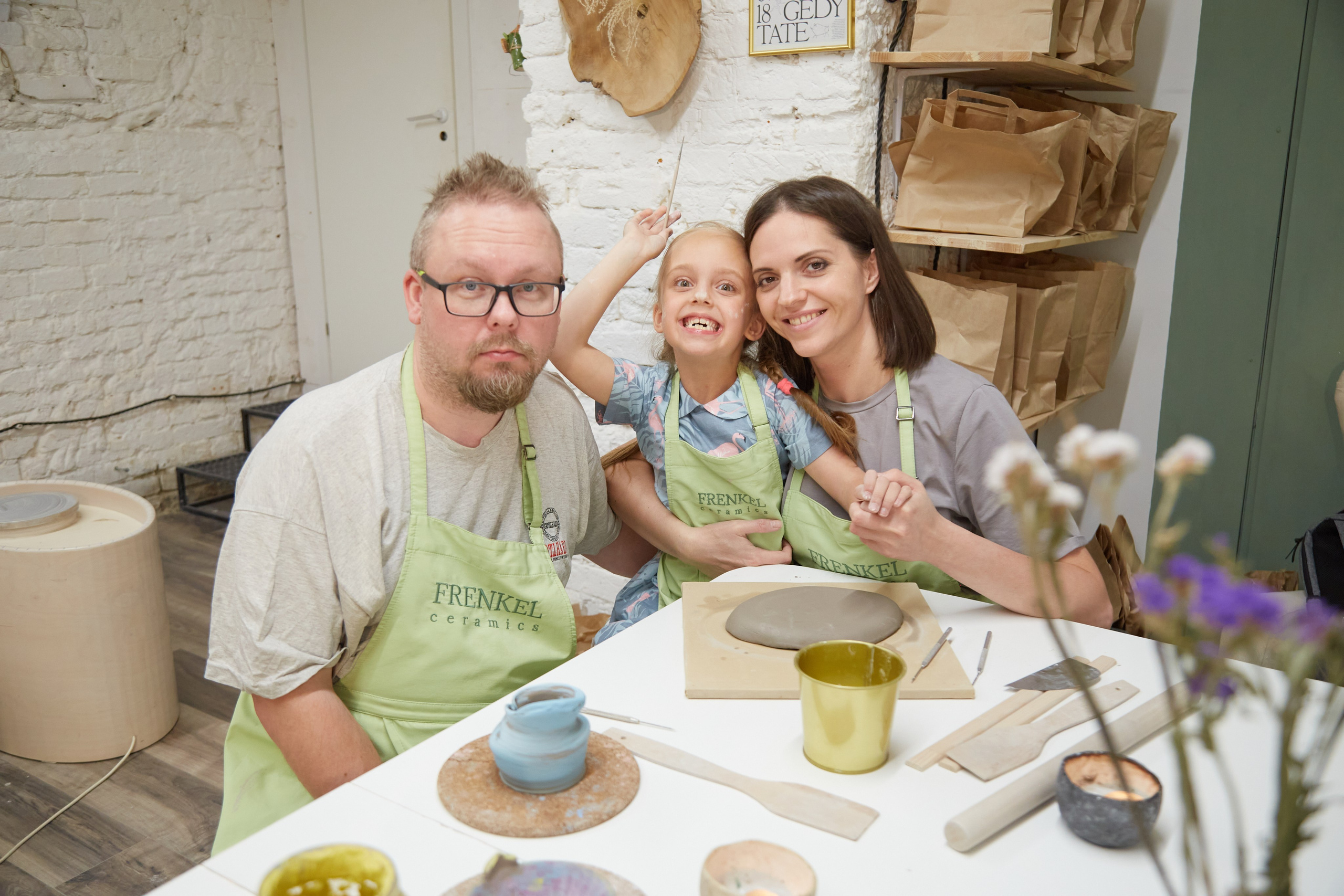 Семья в гончарной мастерской. Budanovaphoto.ru