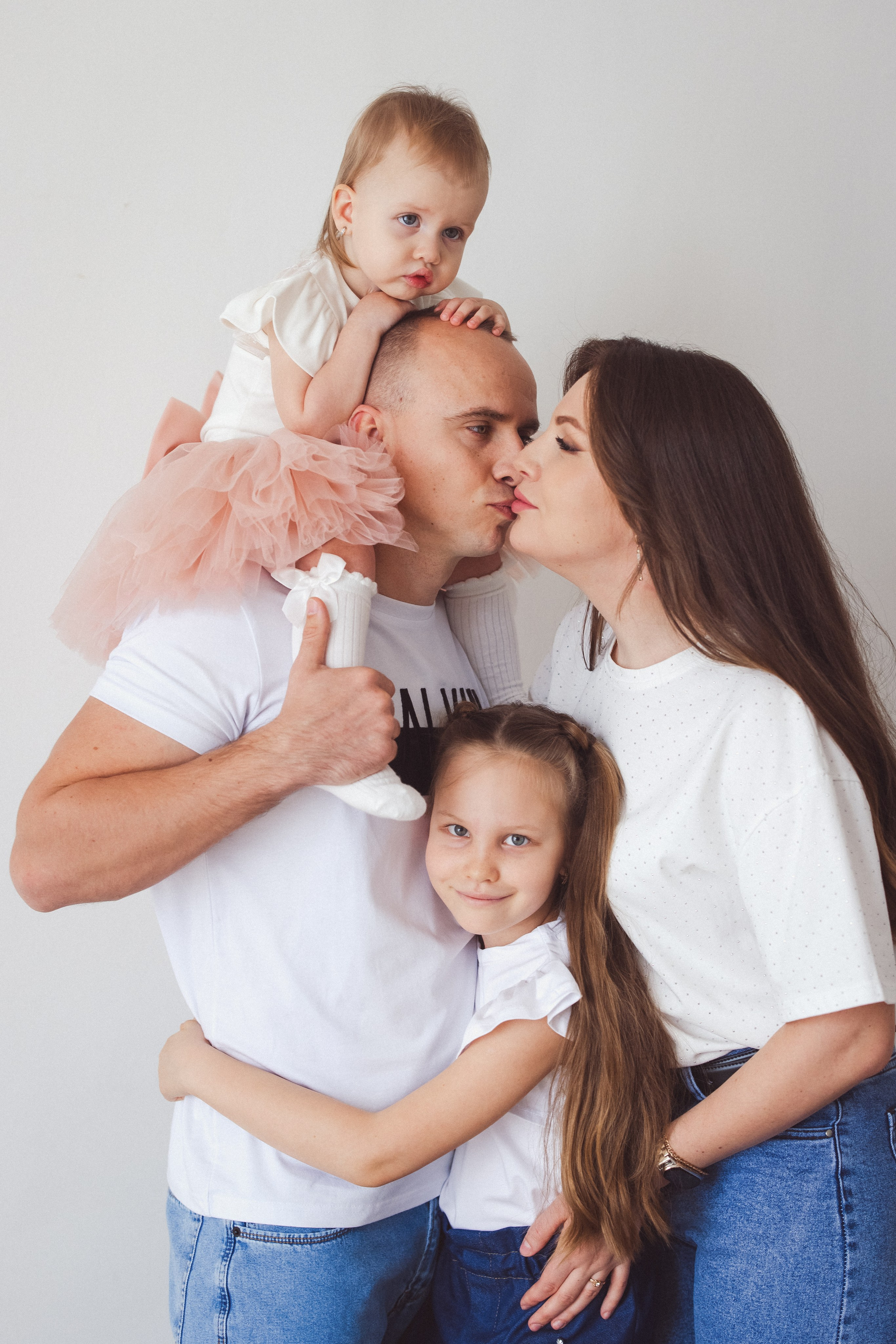 Семейная фотосессия в фотостудии «Mestone». Семейный и детский фотограф в Краснодаре Анна Трашкова