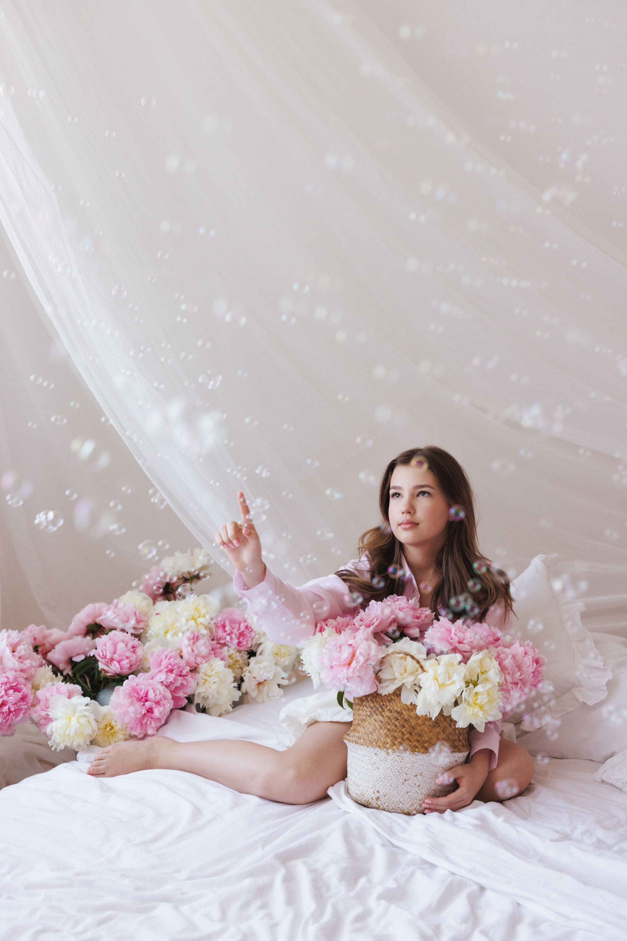 Фотосессия с живыми Пионами в фотостудии «Space JOBS». Семейный и детский фотограф в Краснодаре Анна Трашкова