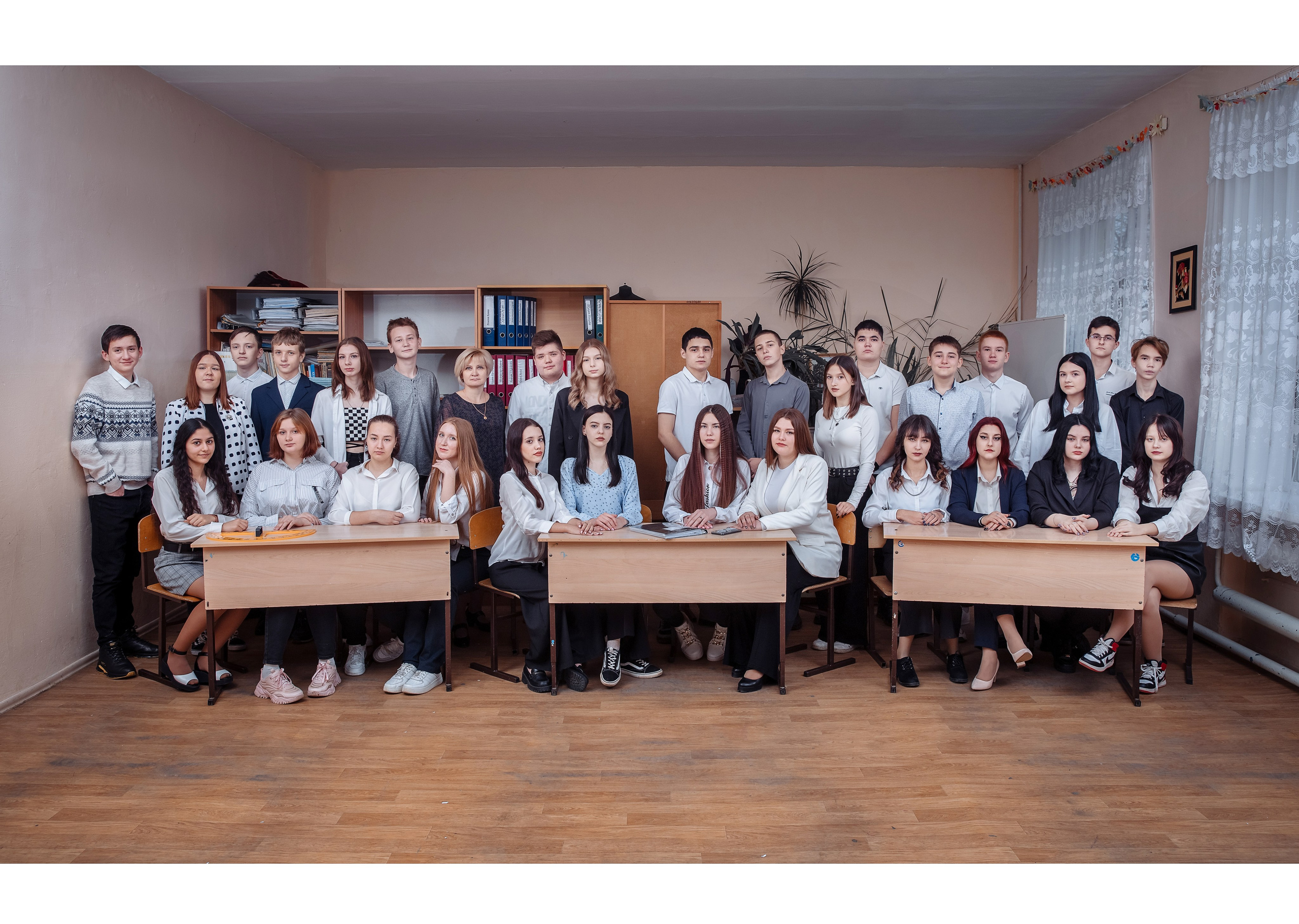 Выпускные альбомы для старших классов. Выпускные школьные фото­альбомы для школ и детских садов в Волгограде и Волжском